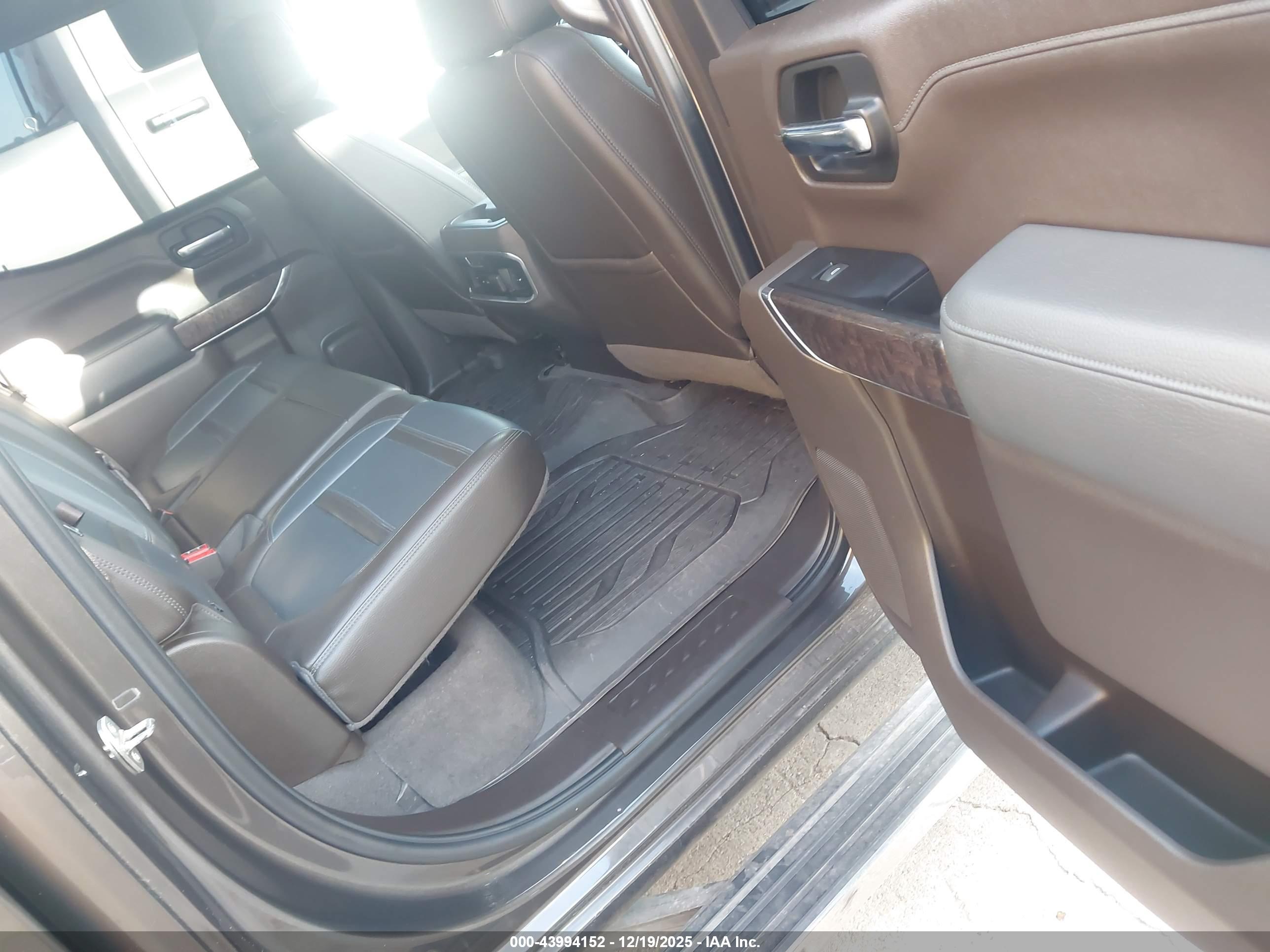 GMC SIERRA image 8