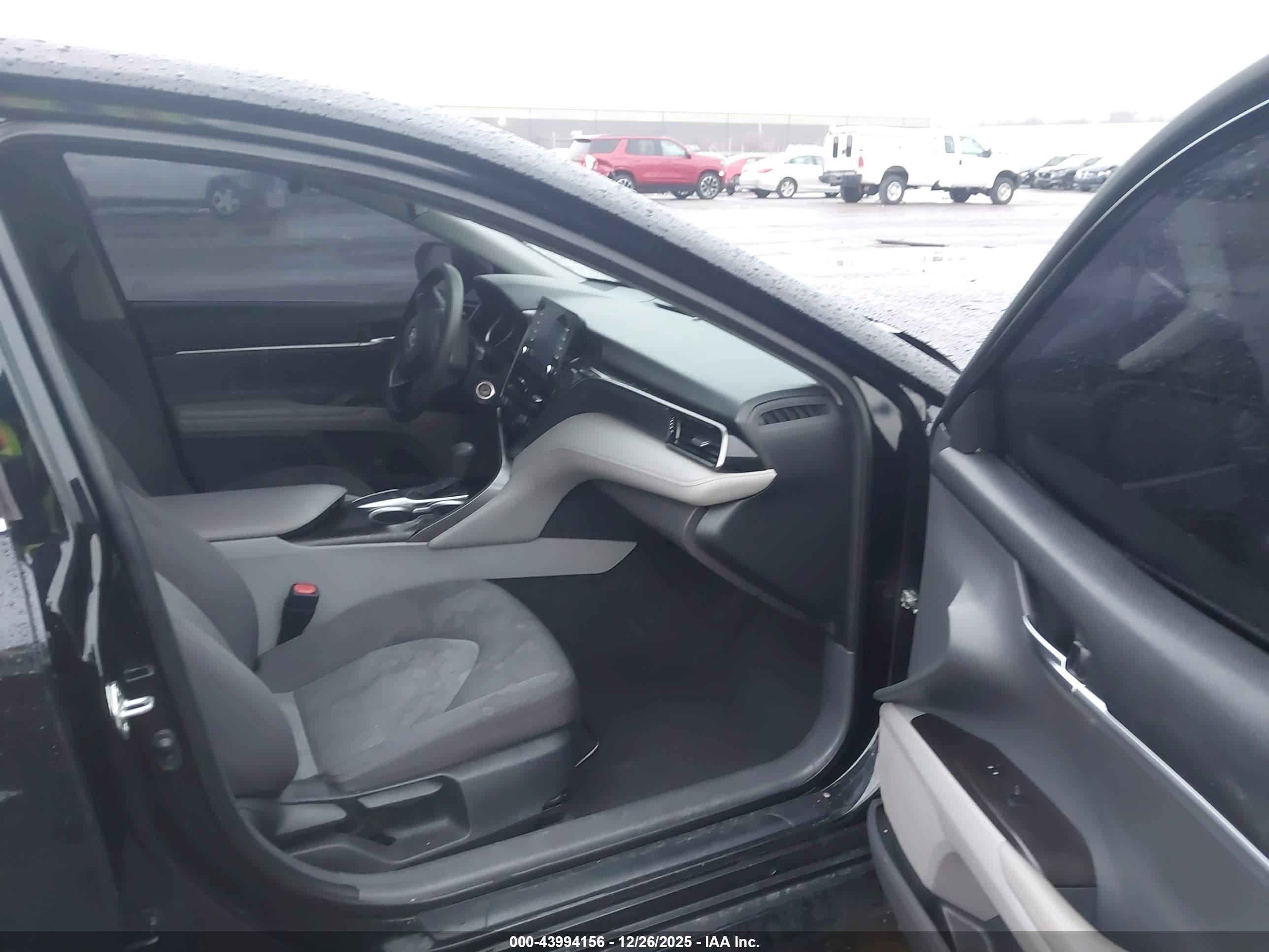 TOYOTA CAMRY image 5