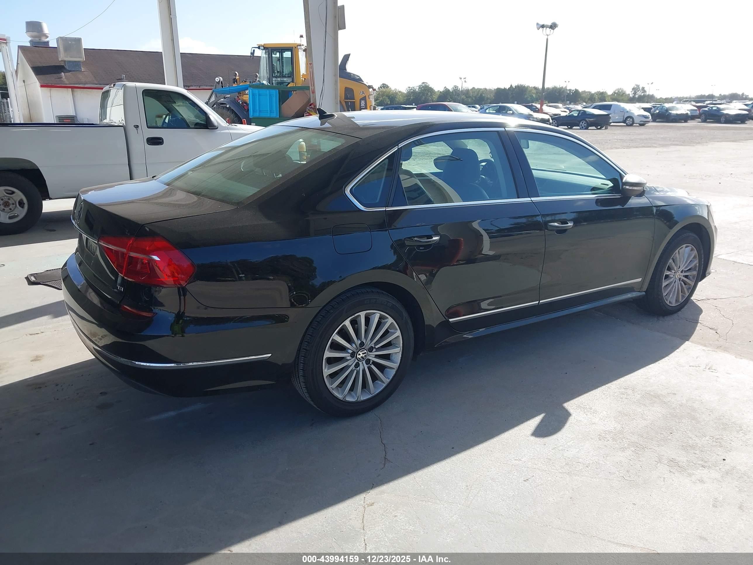 VOLKSWAGEN PASSAT image 4
