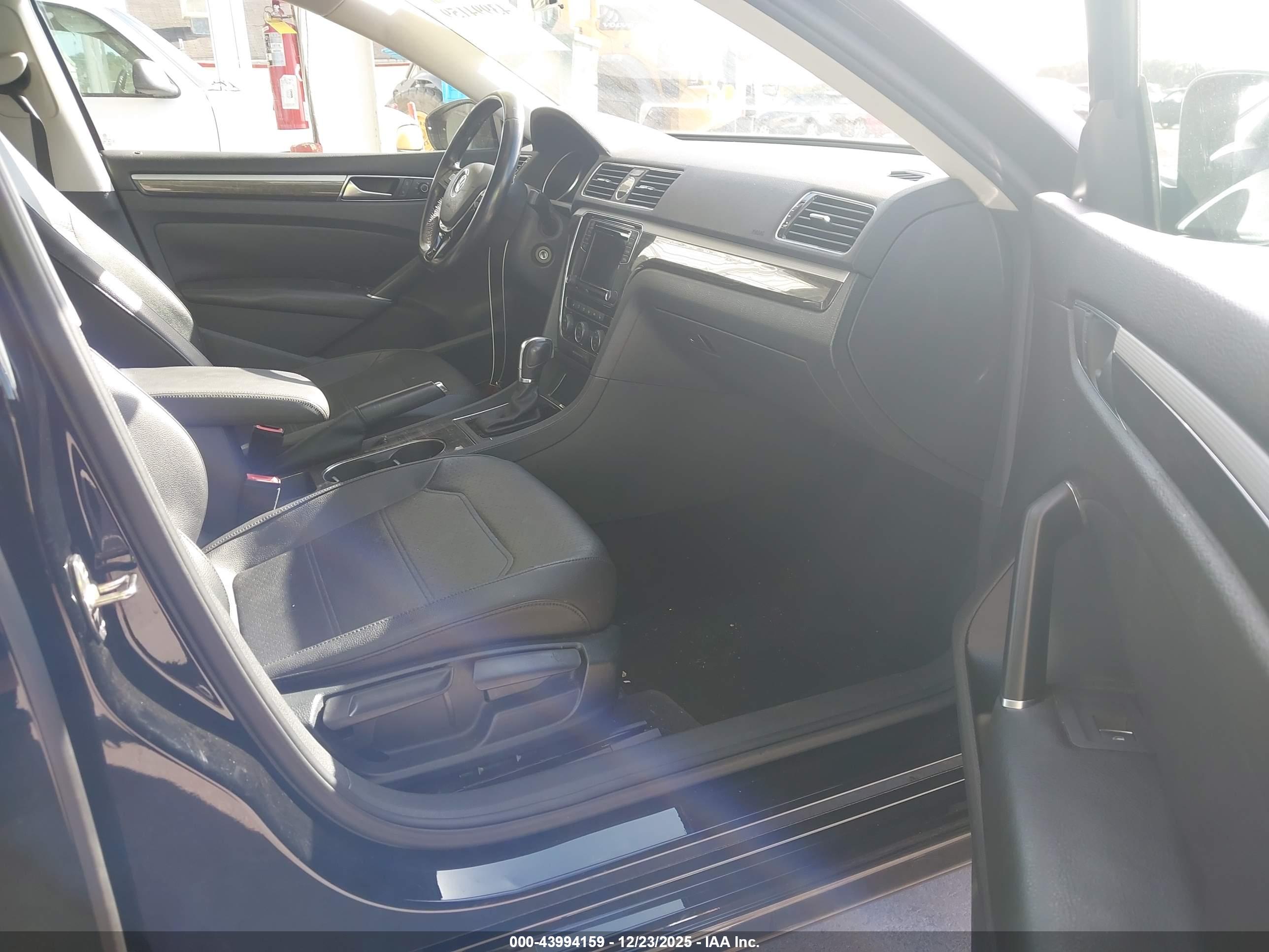 VOLKSWAGEN PASSAT image 5