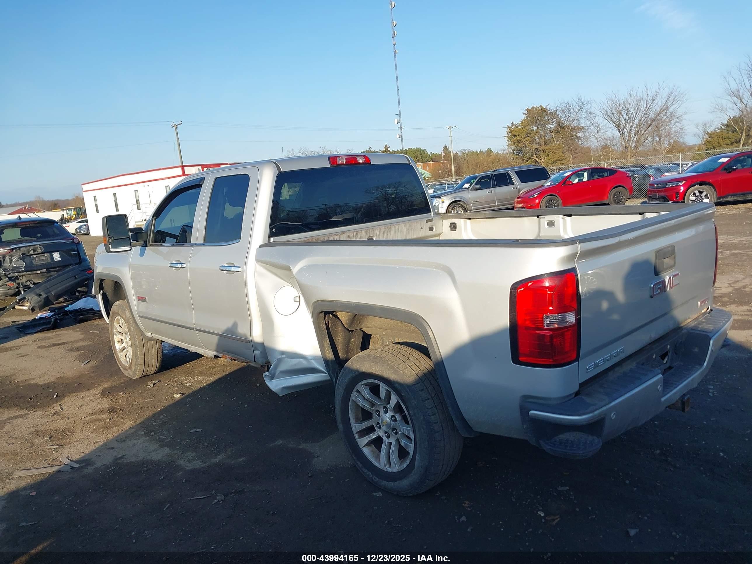 GMC SIERRA image 3