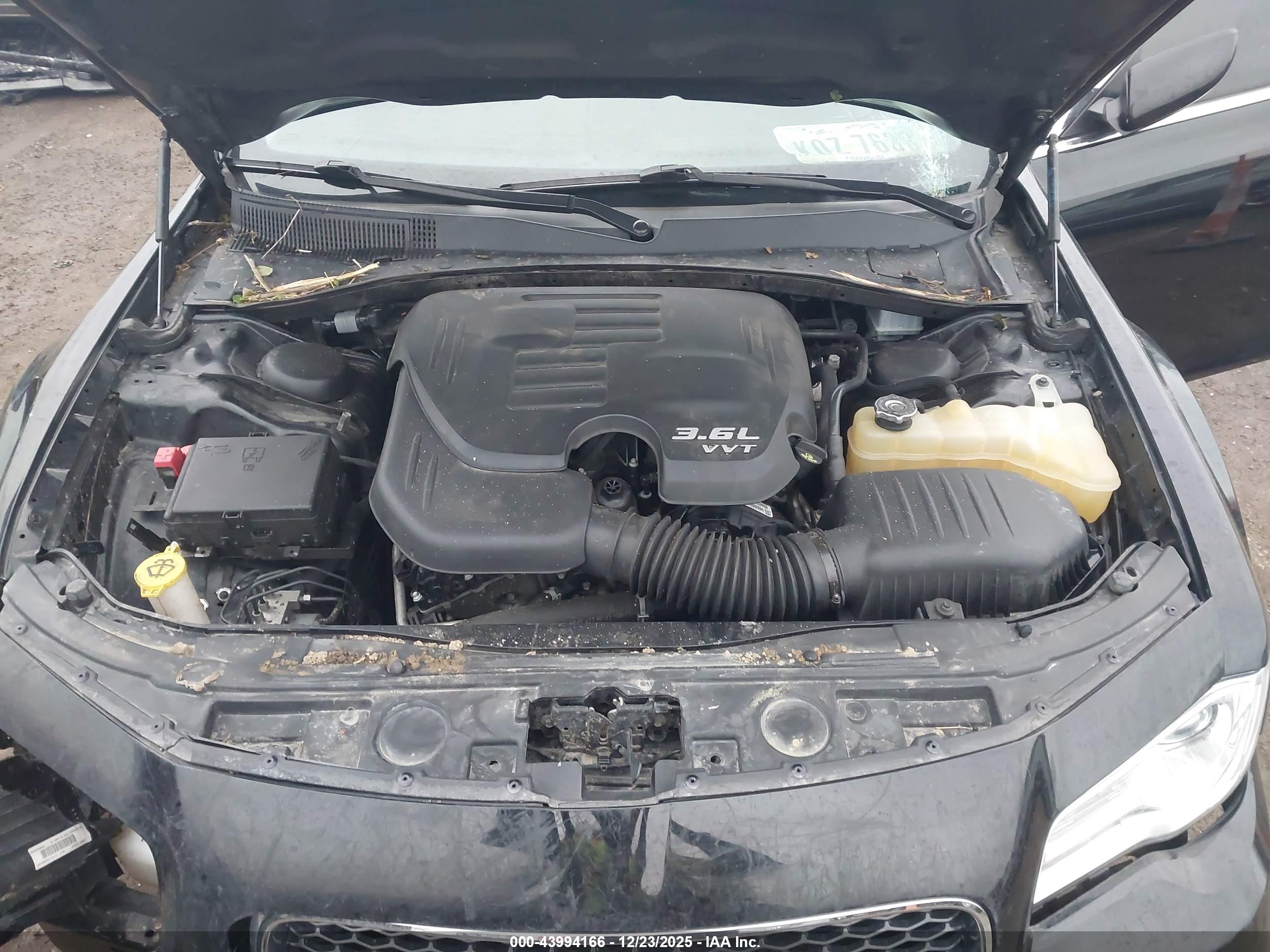 CHRYSLER 300 image 10
