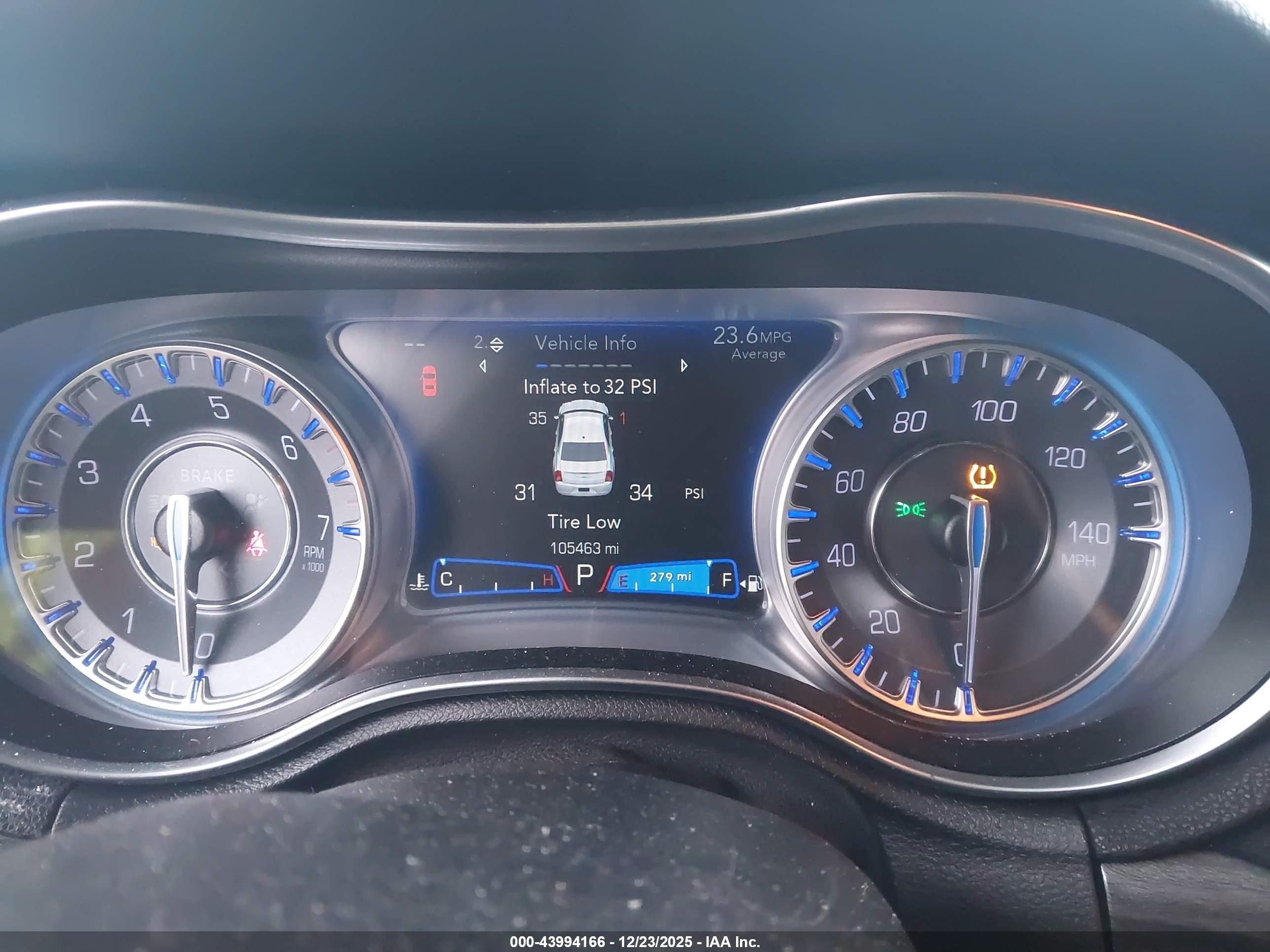 CHRYSLER 300 image 7