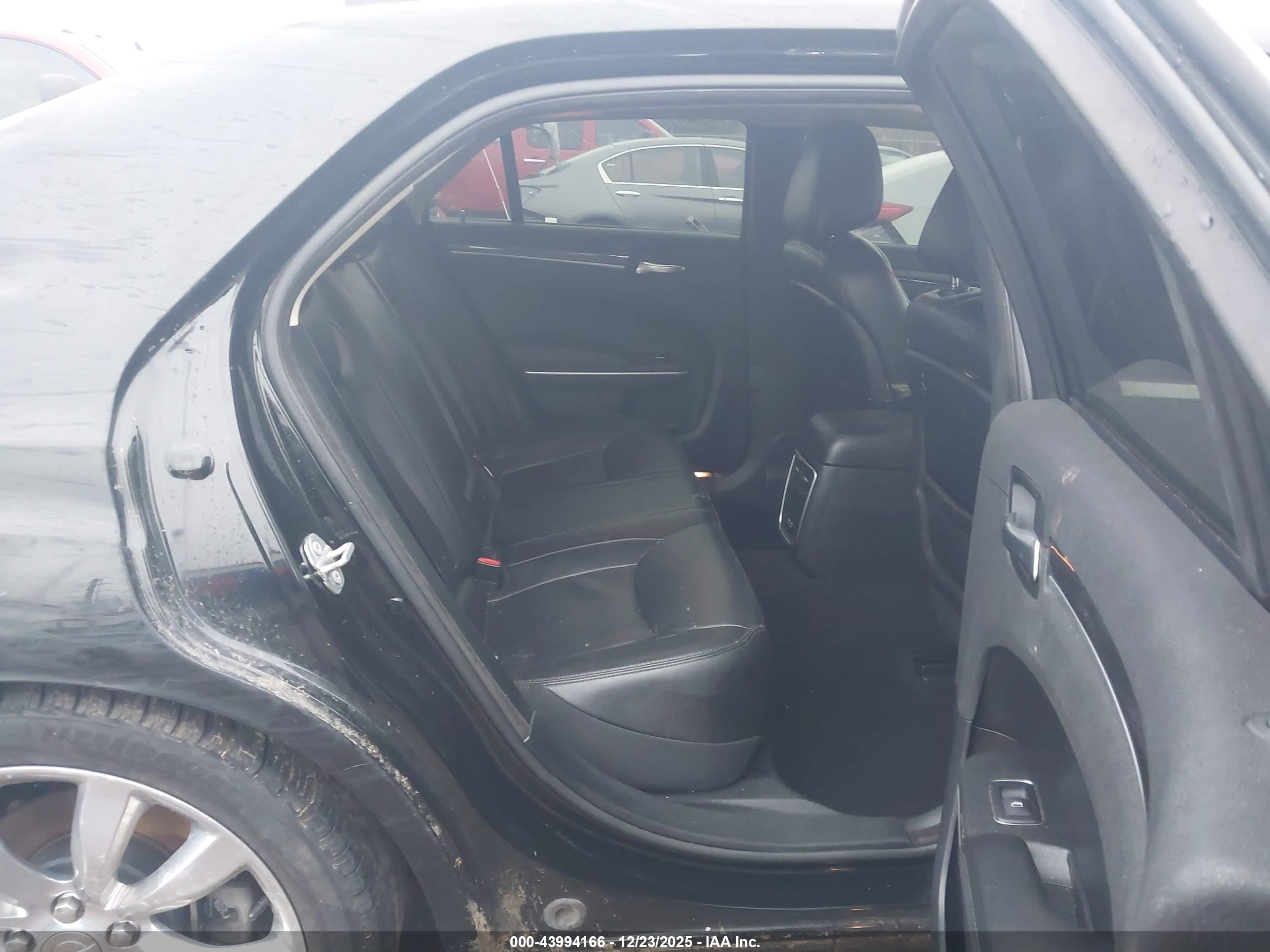 CHRYSLER 300 image 8