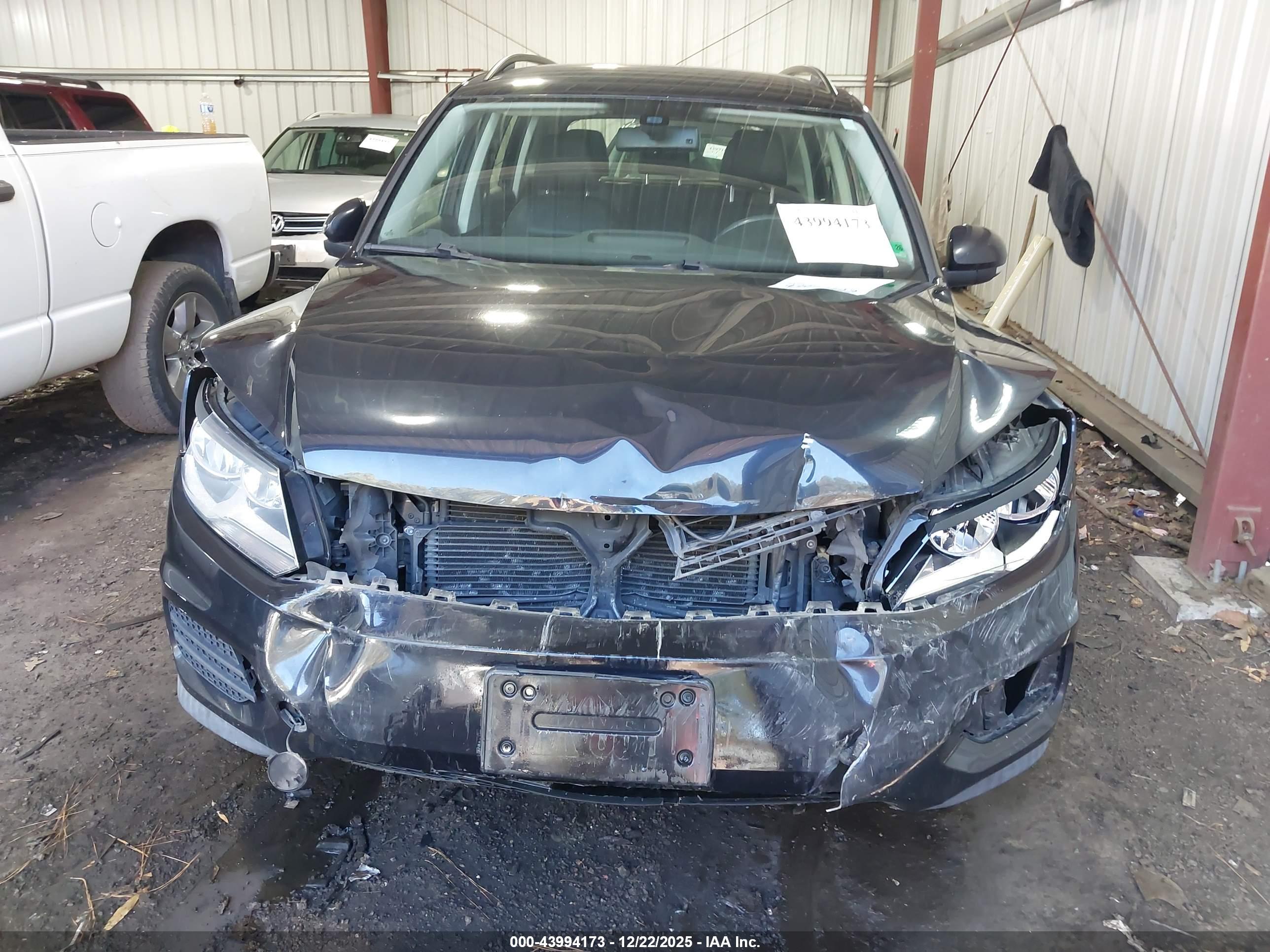 VOLKSWAGEN TIGUAN image 6