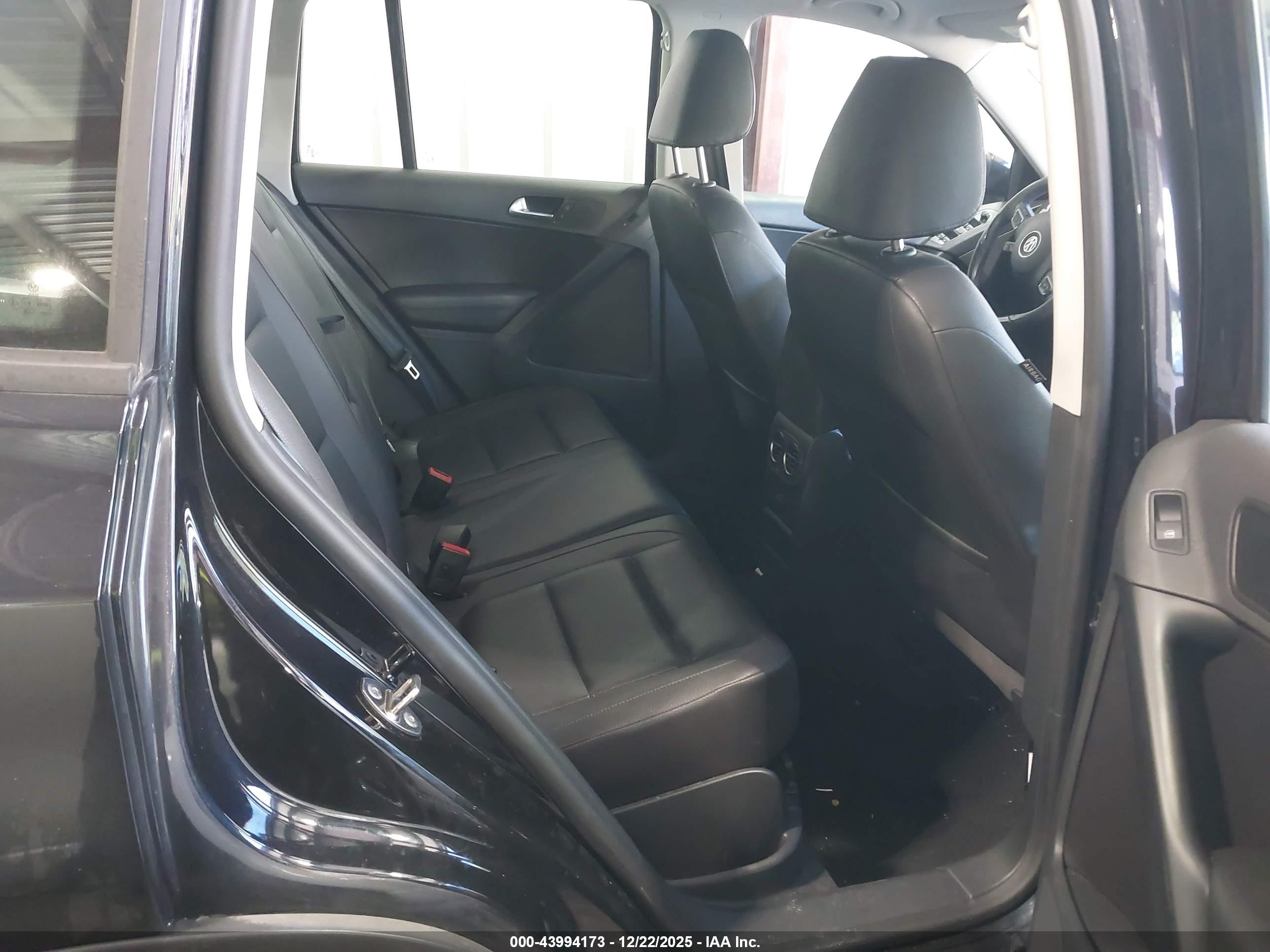 VOLKSWAGEN TIGUAN image 8