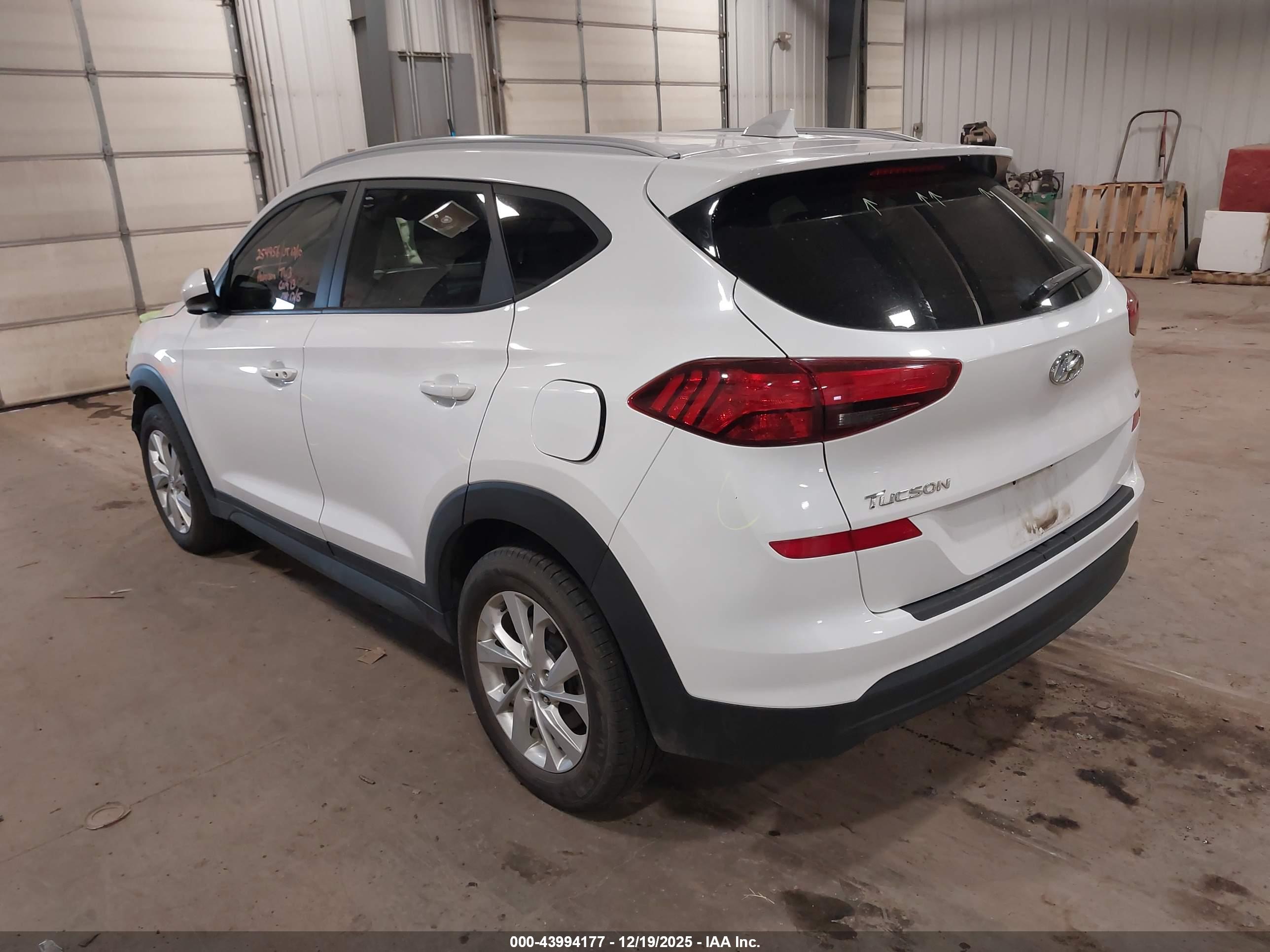 HYUNDAI TUCSON image 3
