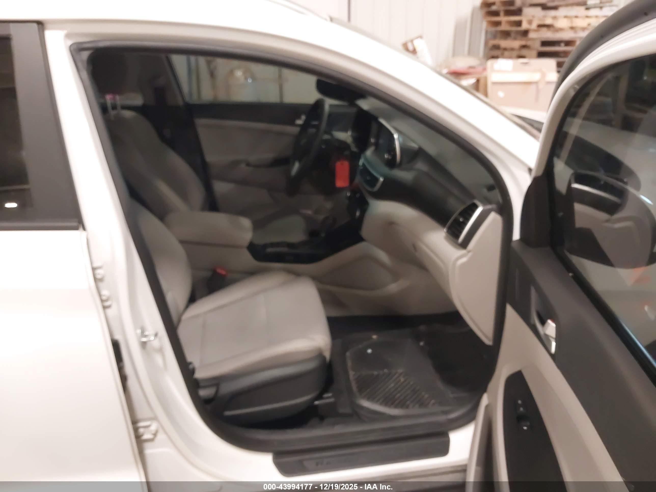 HYUNDAI TUCSON image 5