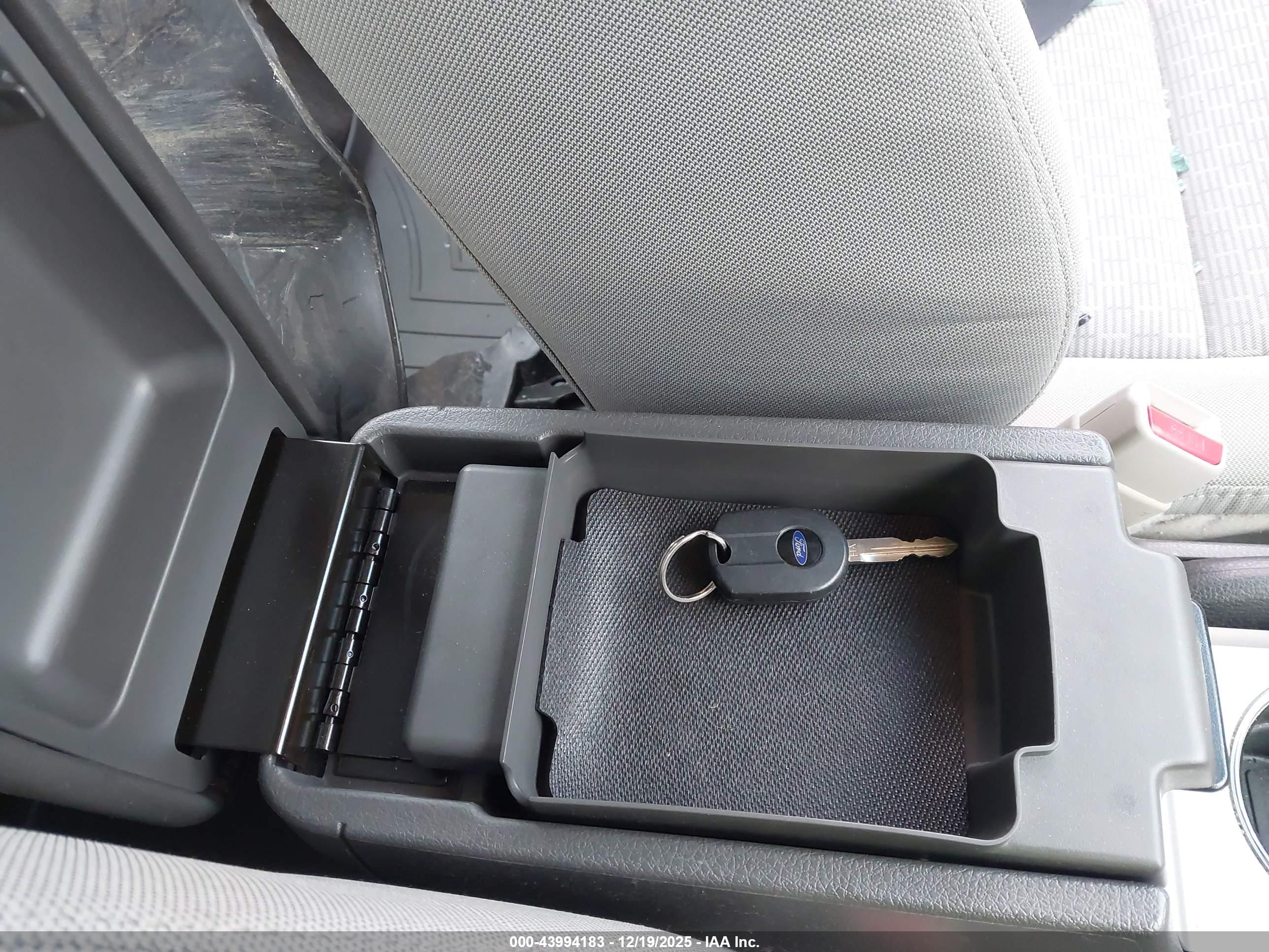 FORD FUSION image 11