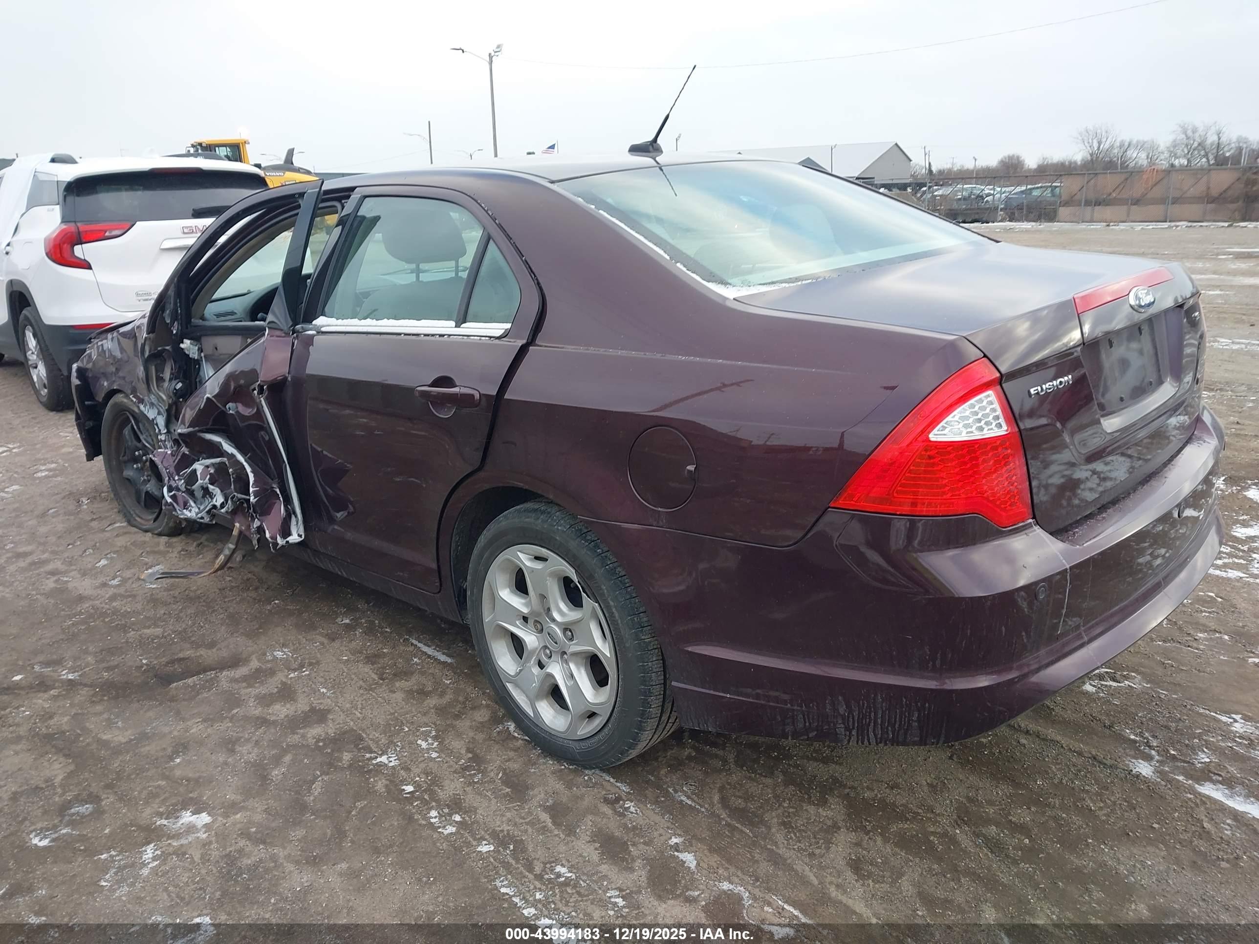FORD FUSION image 3