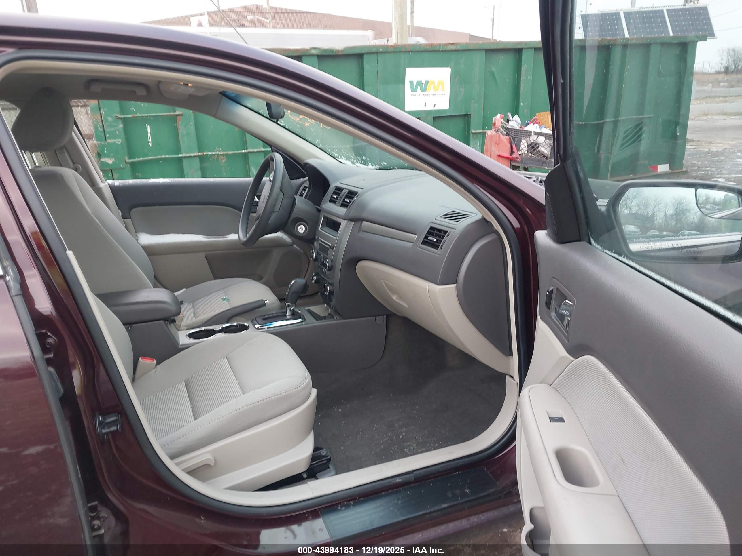 FORD FUSION image 5