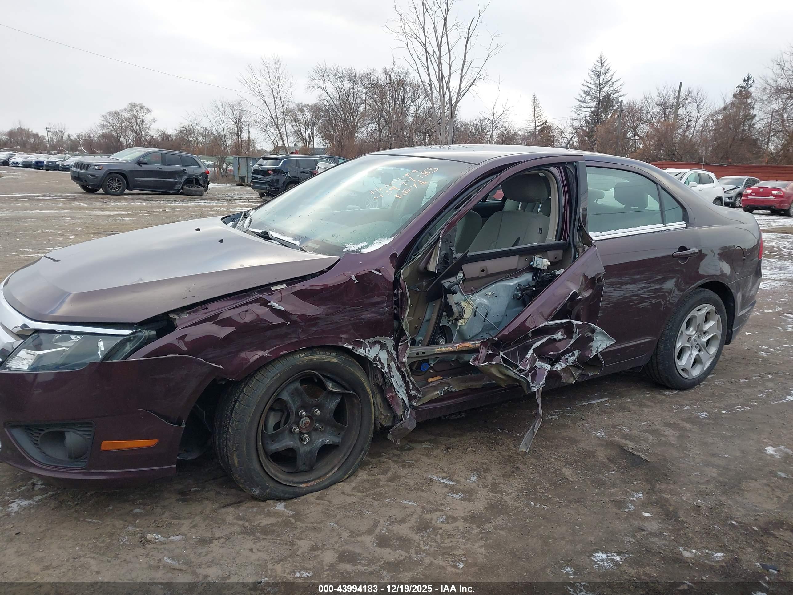 FORD FUSION image 6