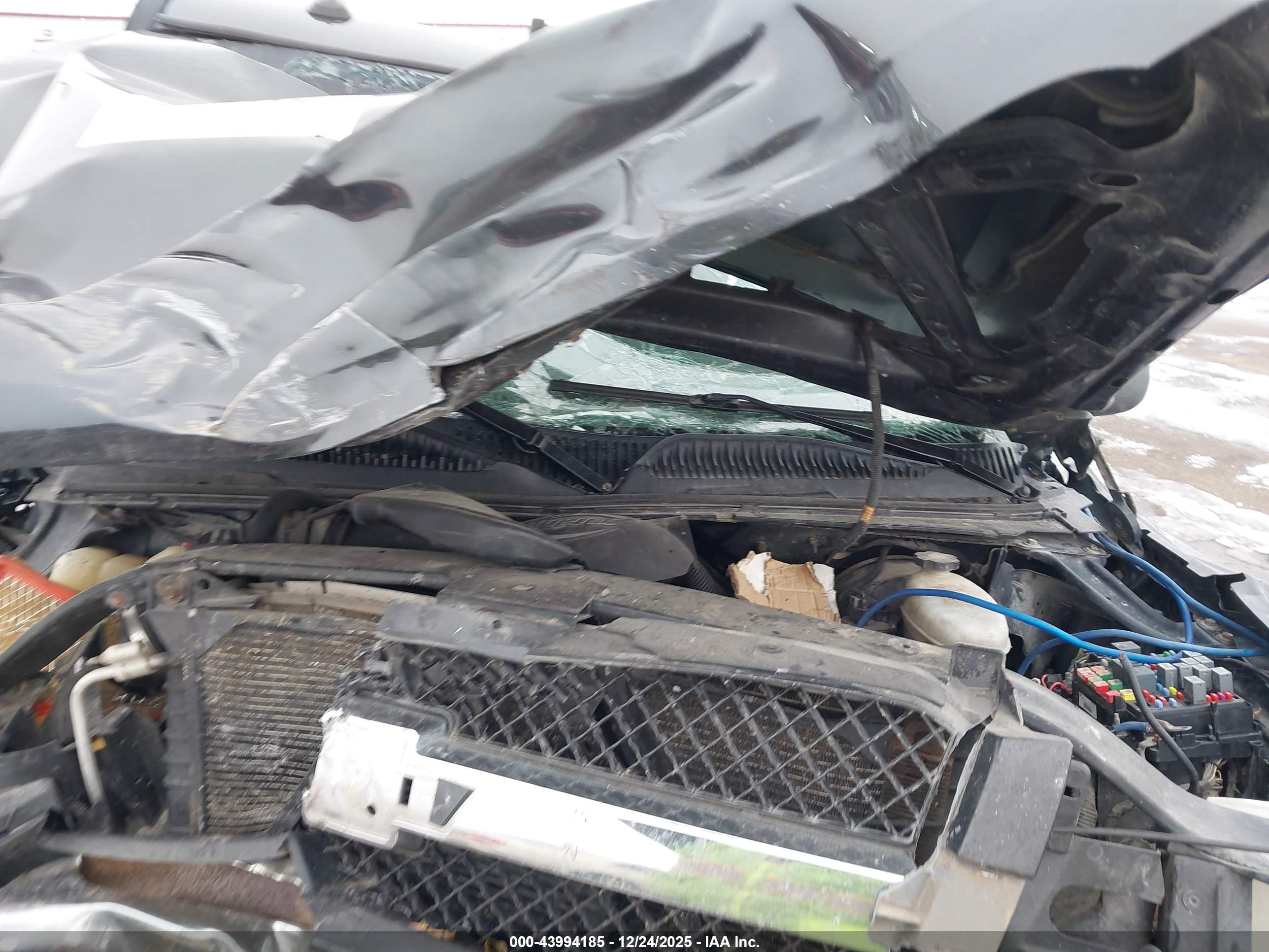 CHEVROLET SILVERADO image 10