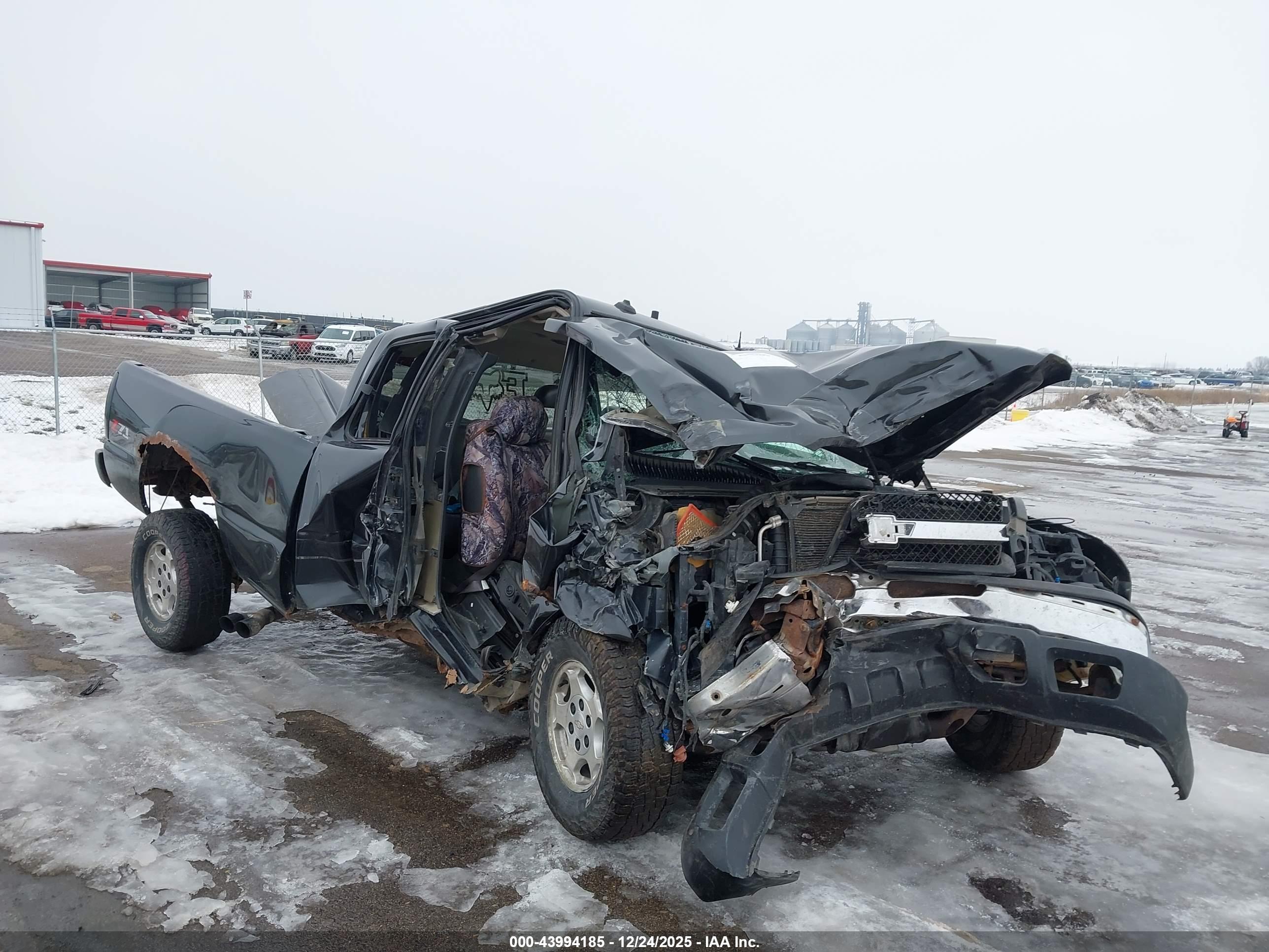 CHEVROLET SILVERADO image 6