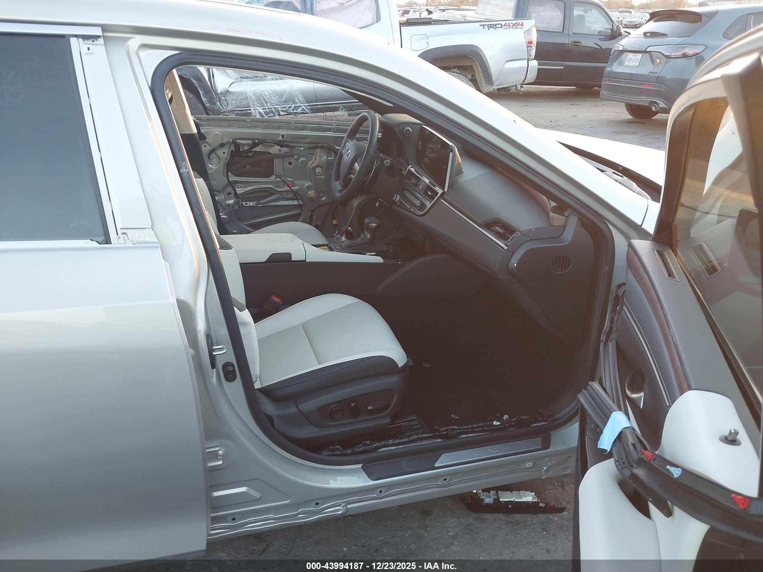 LEXUS ES image 5