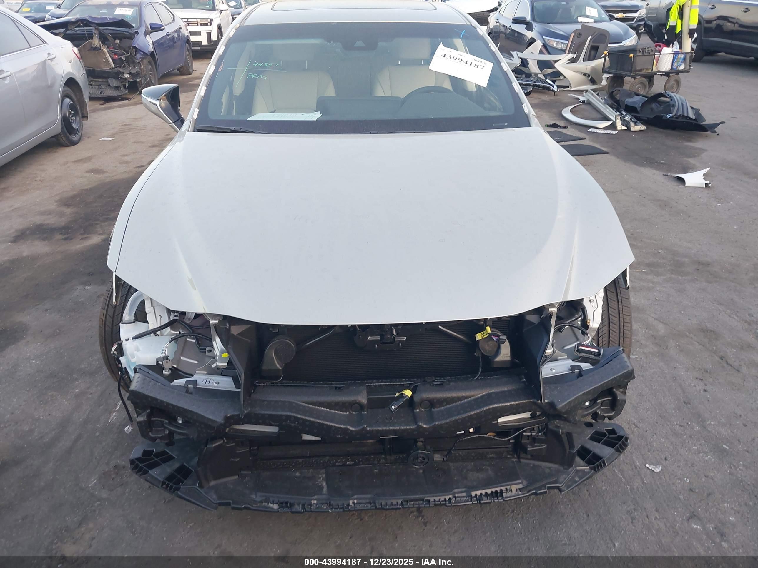 LEXUS ES image 6