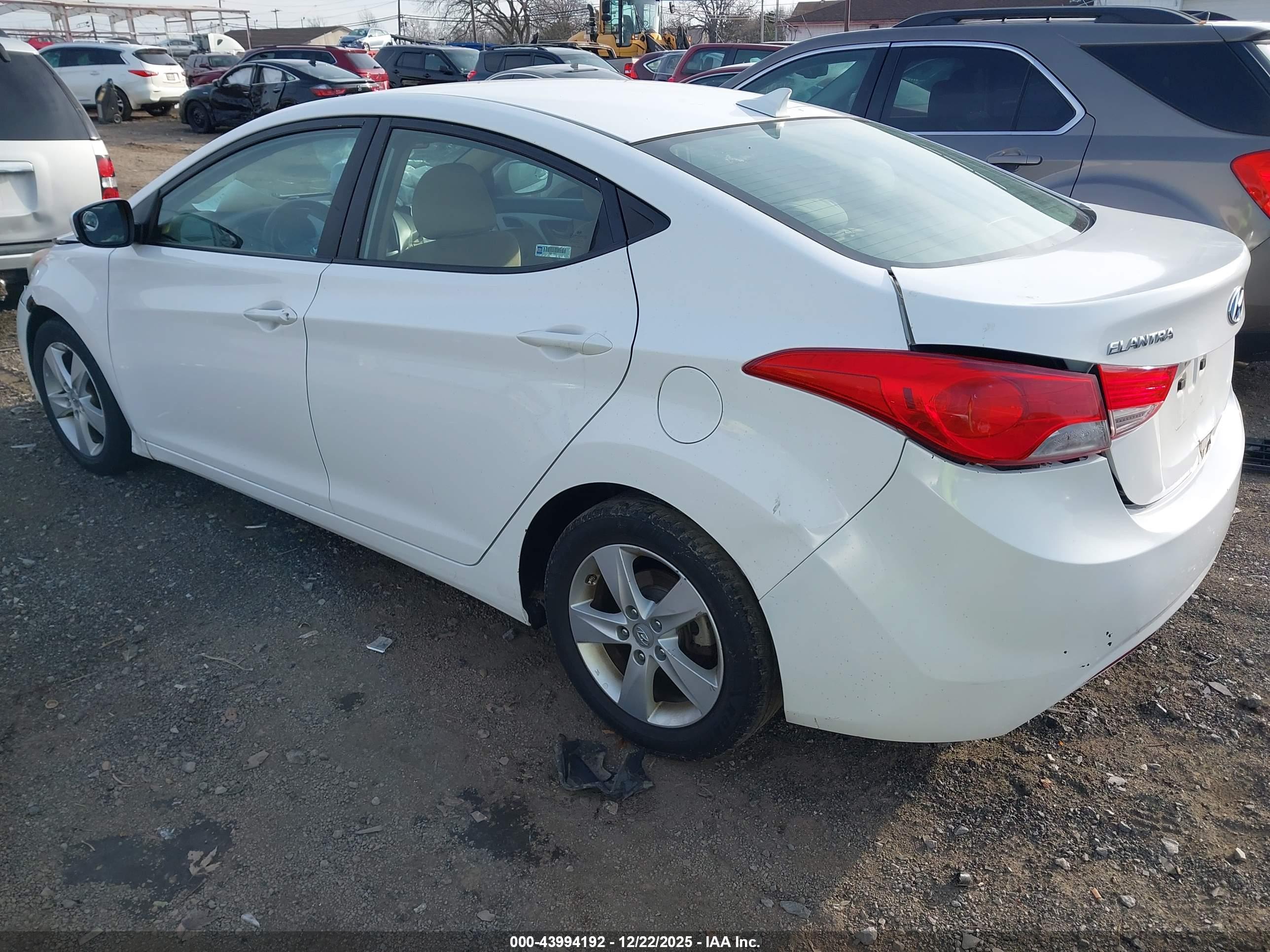 HYUNDAI ELANTRA image 3