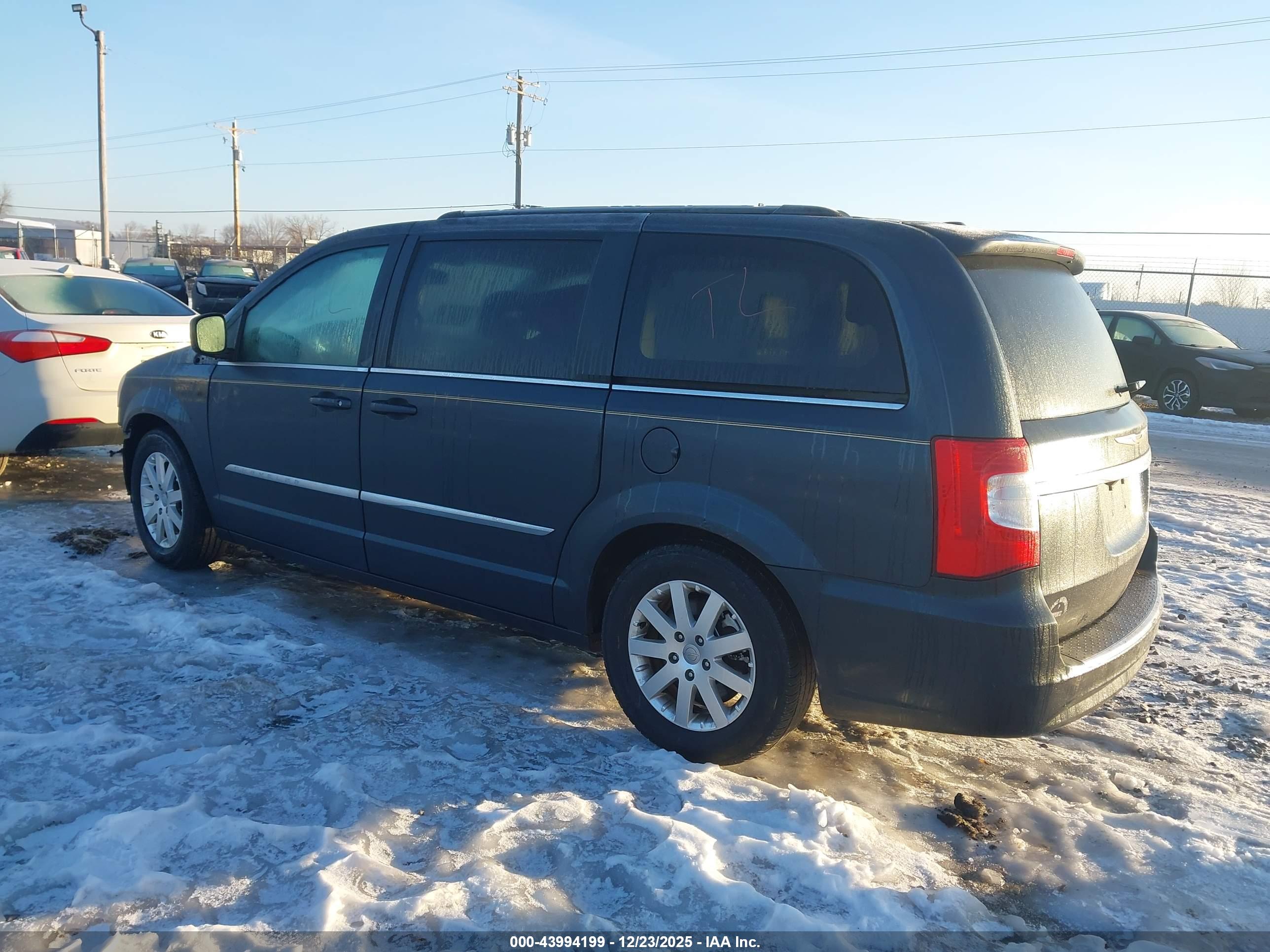 CHRYSLER TOWN image 3