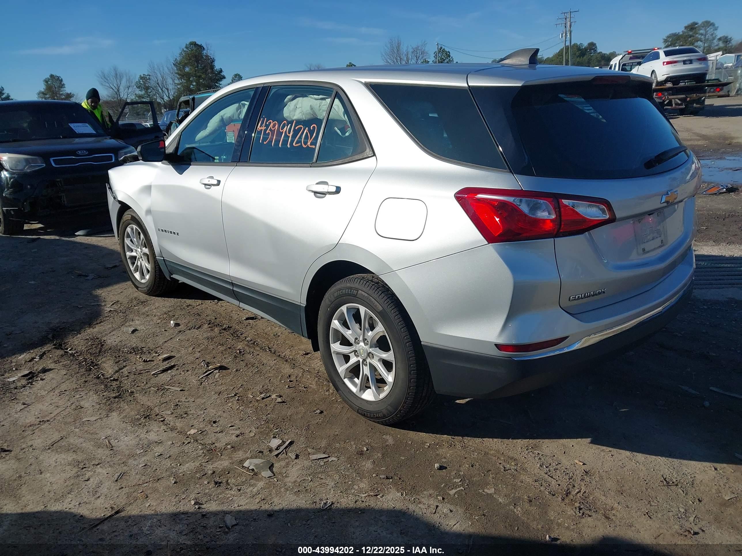 CHEVROLET EQUINOX image 3