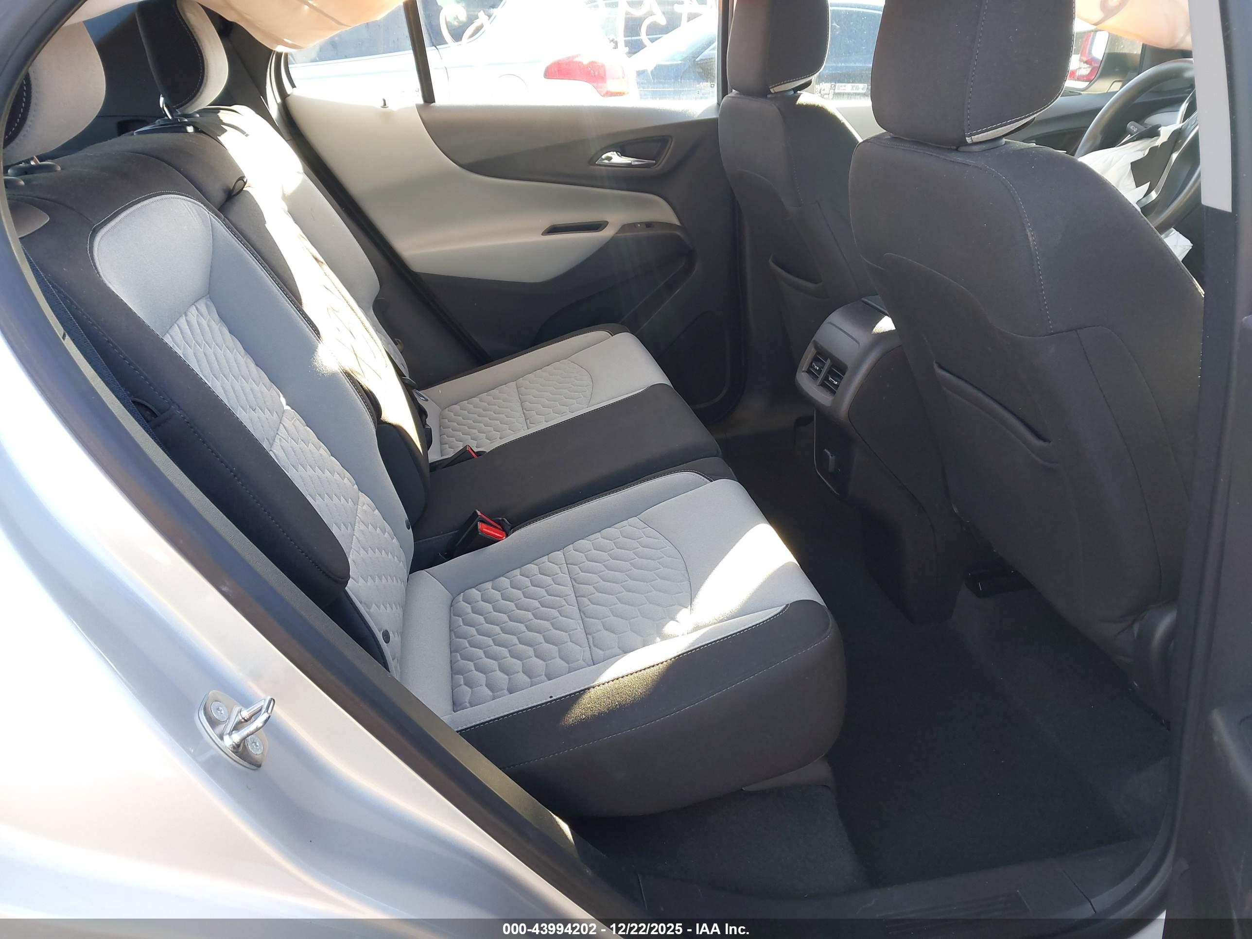 CHEVROLET EQUINOX image 8