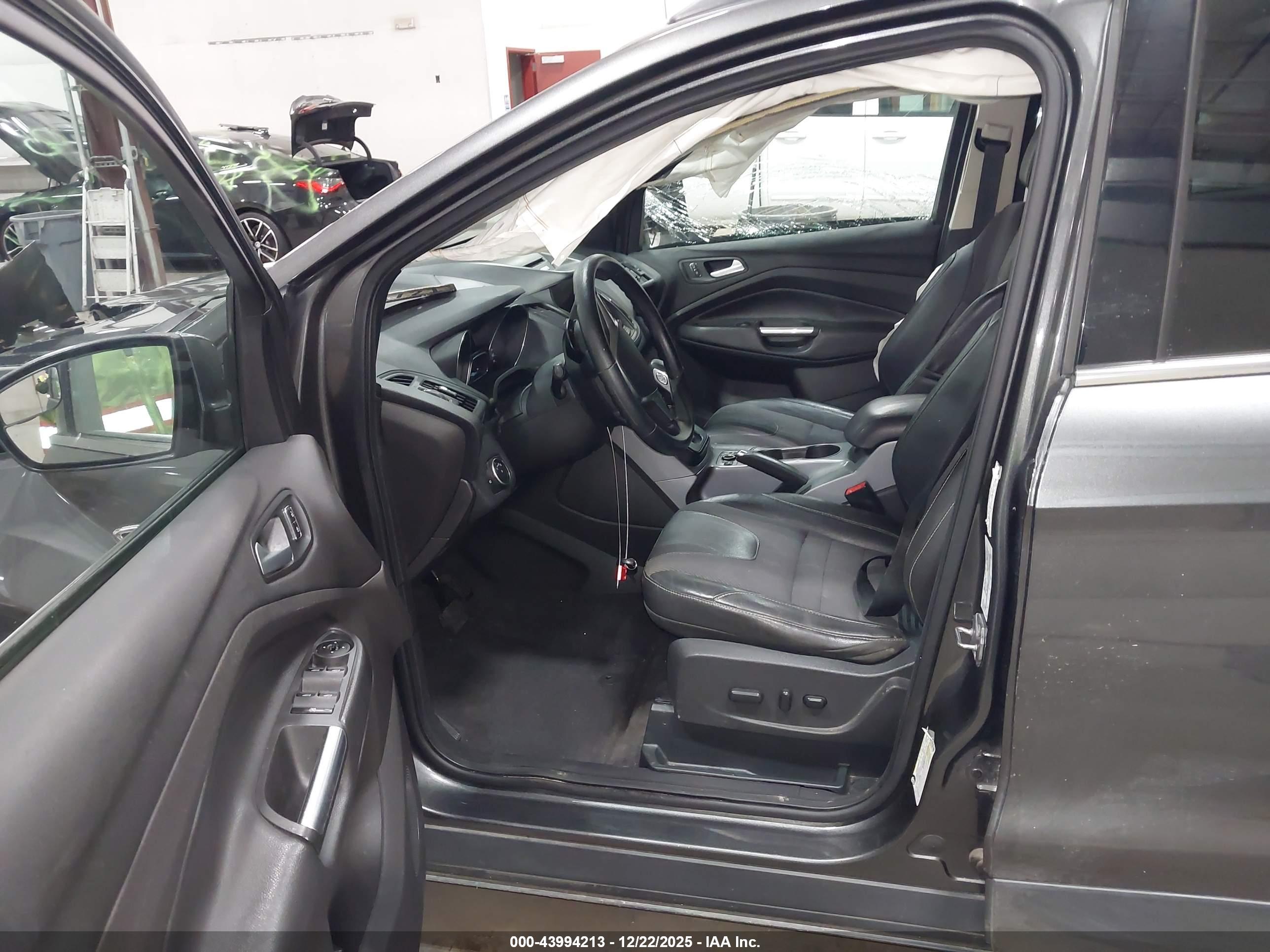 FORD ESCAPE image 5