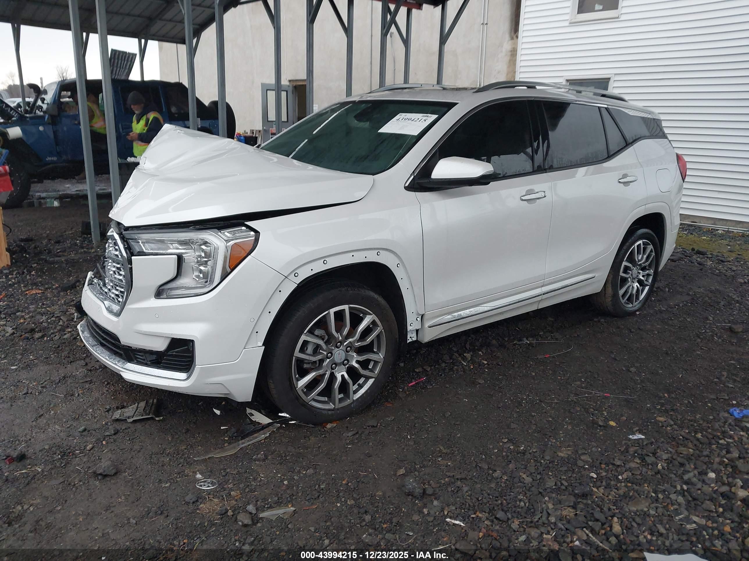 GMC TERRAIN image 2