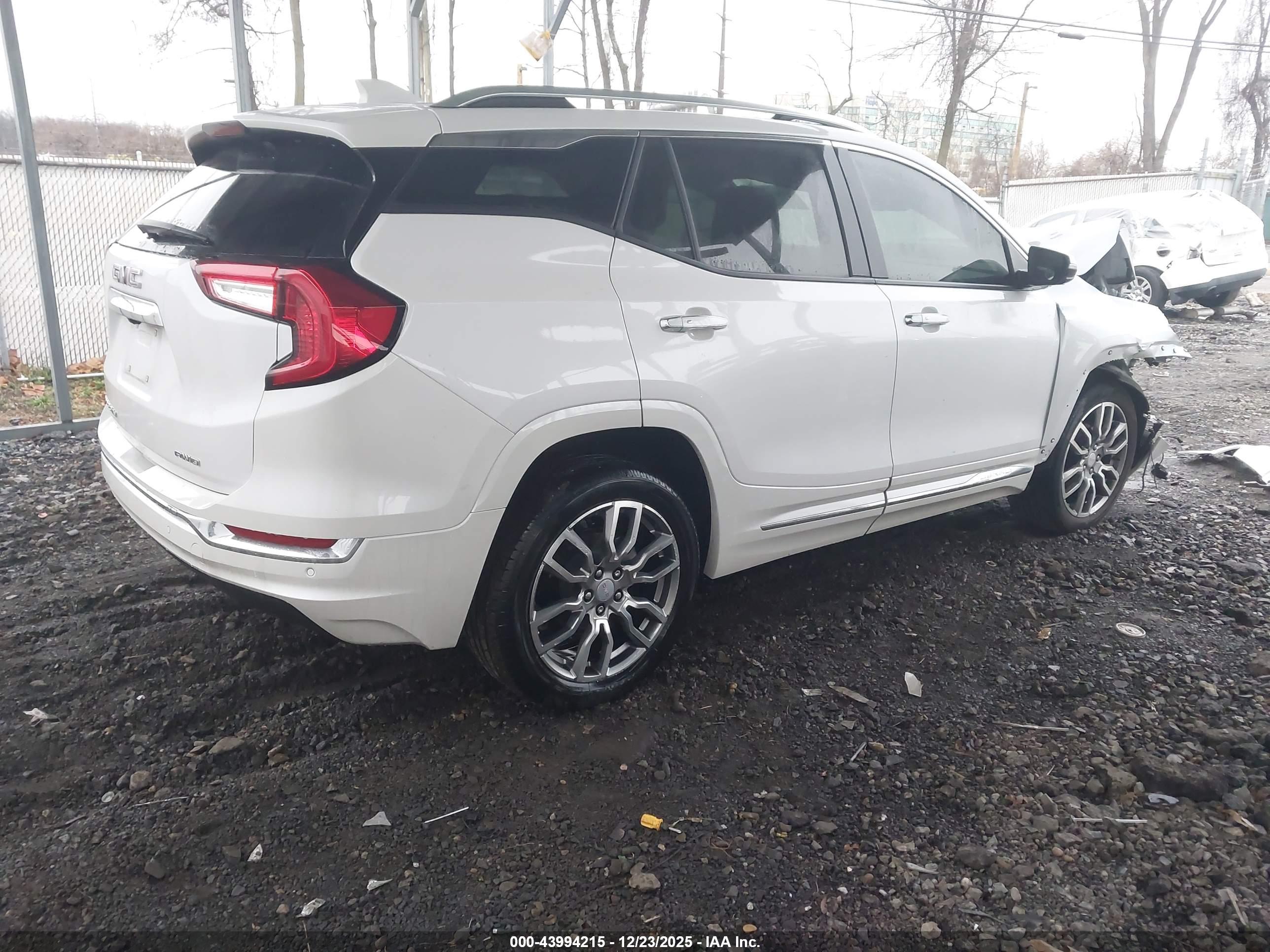 GMC TERRAIN image 4