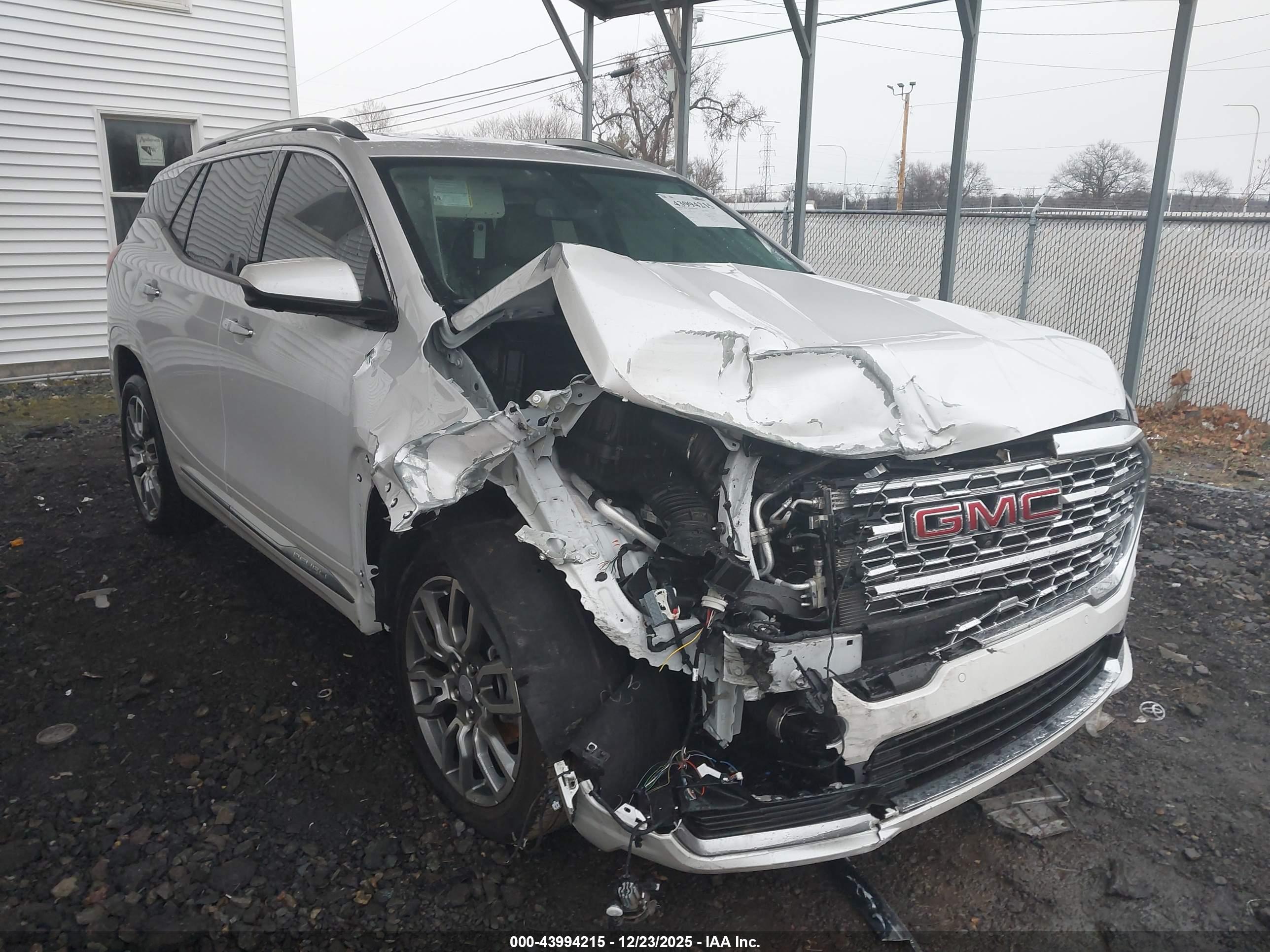 GMC TERRAIN image 6