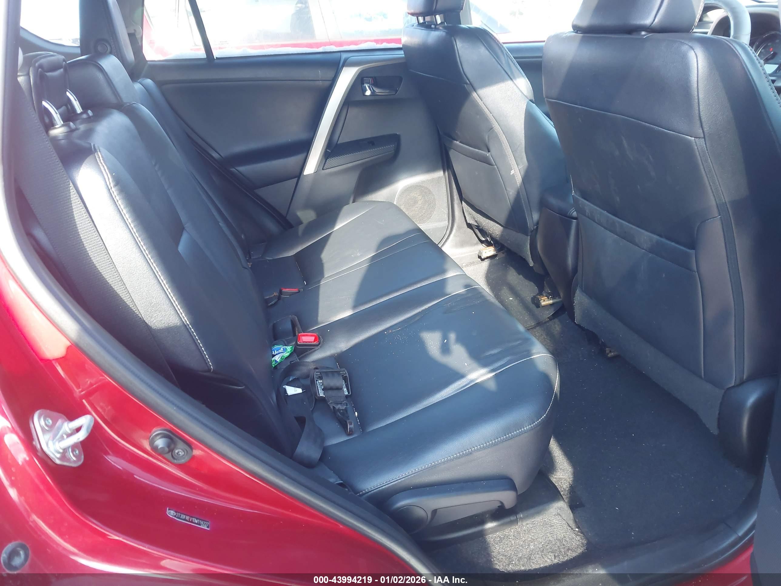 TOYOTA RAV4 image 8