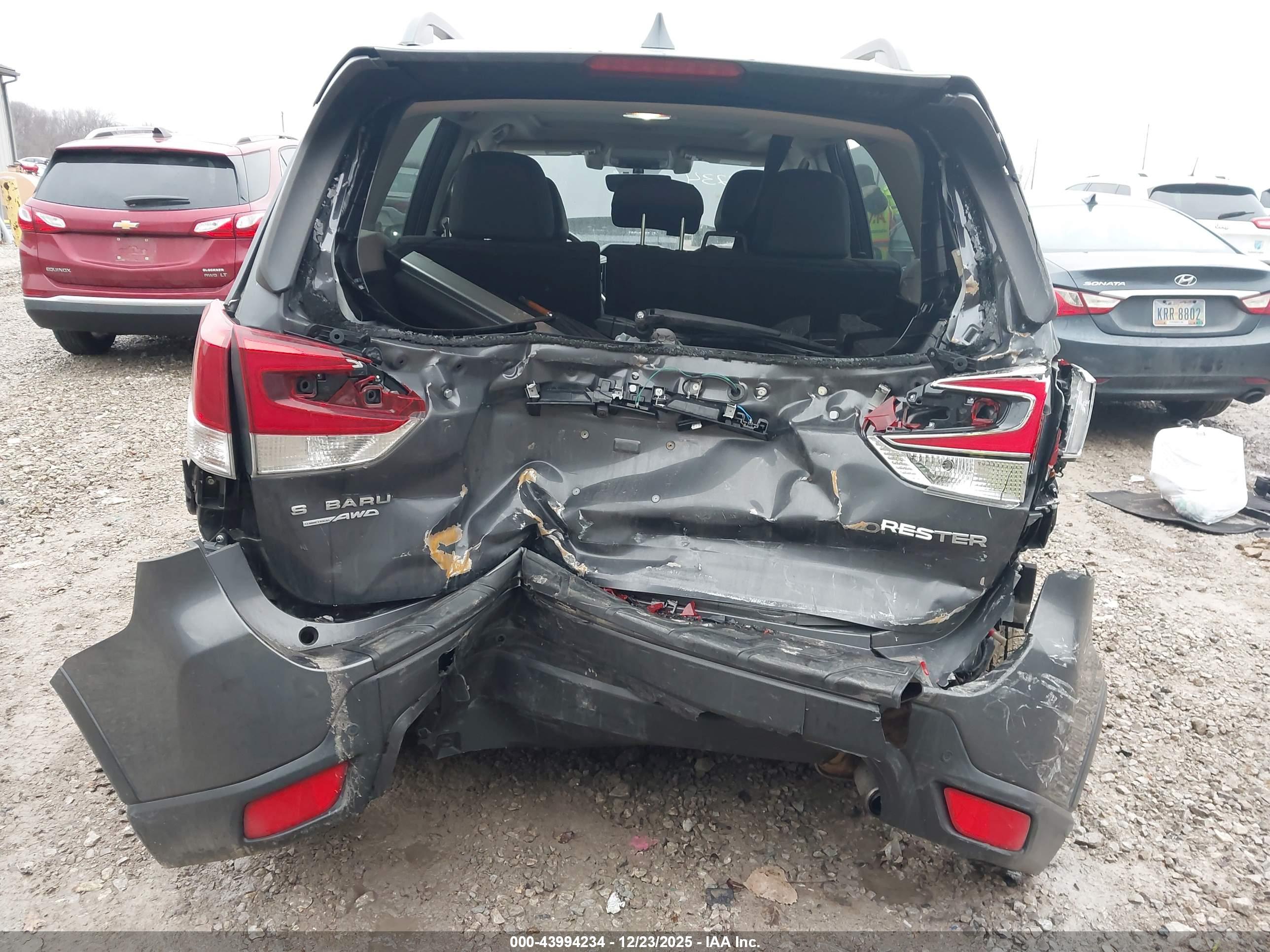 SUBARU FORESTER image 6