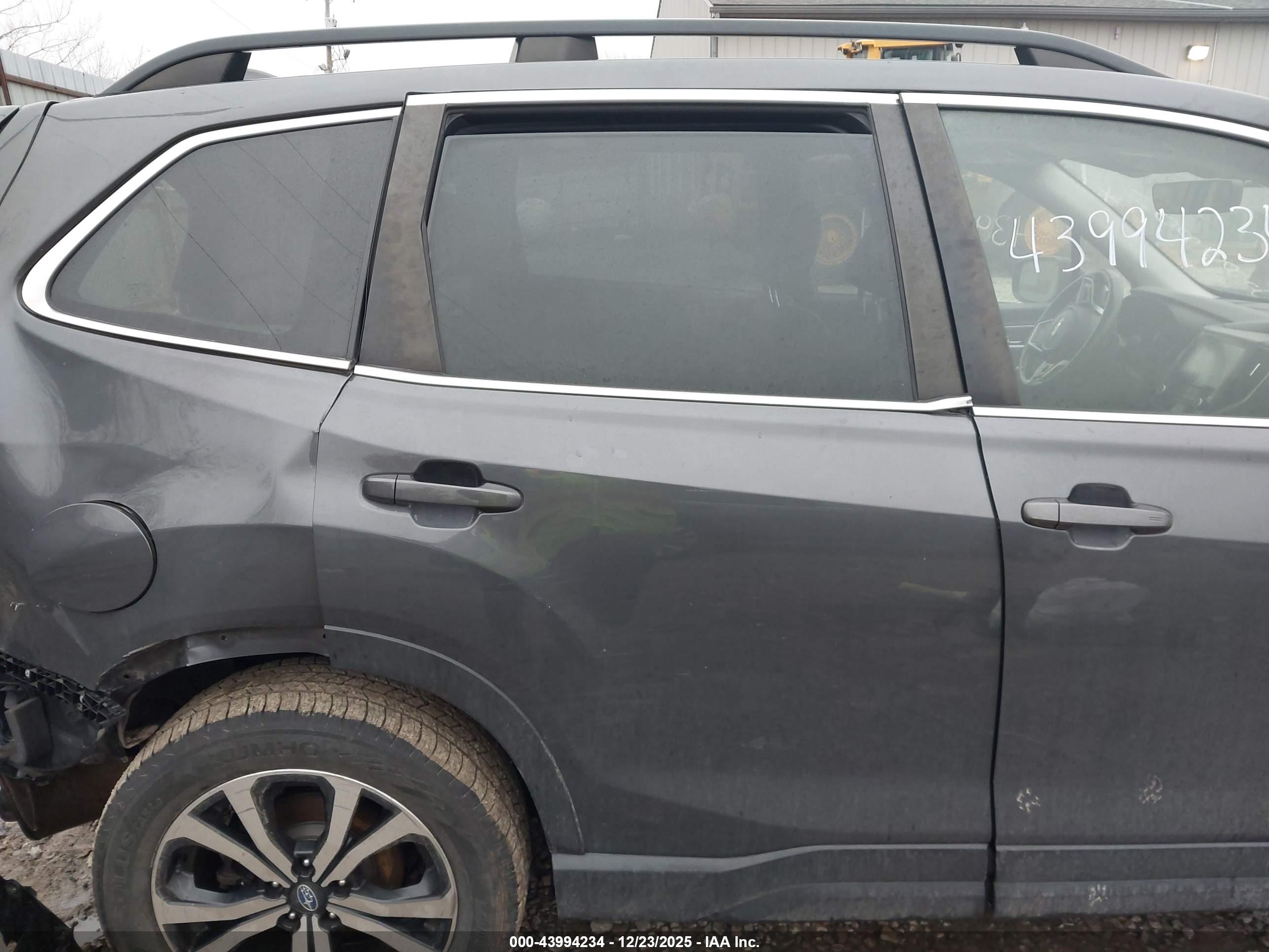 SUBARU FORESTER image 8