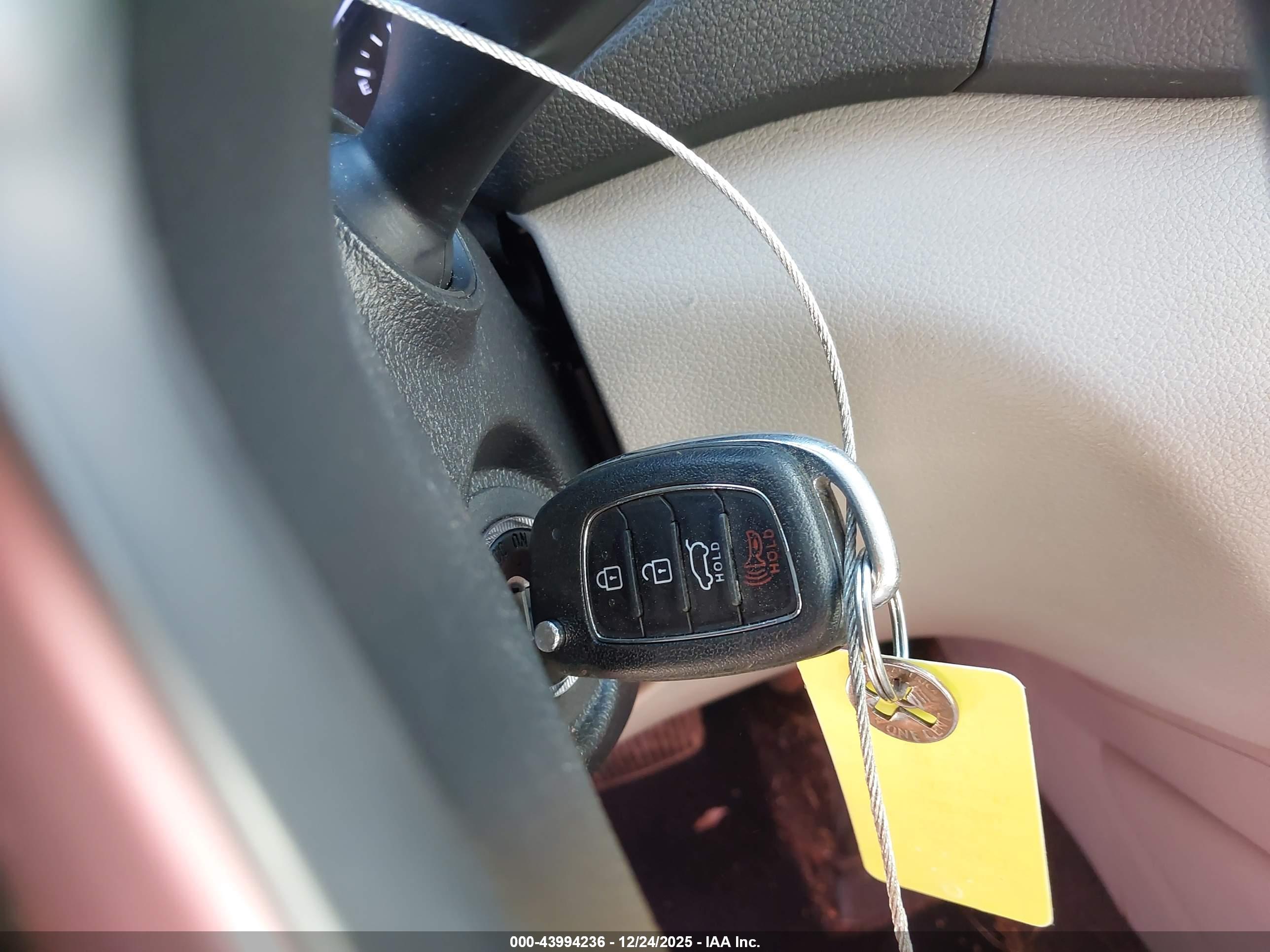 HYUNDAI TUCSON image 11