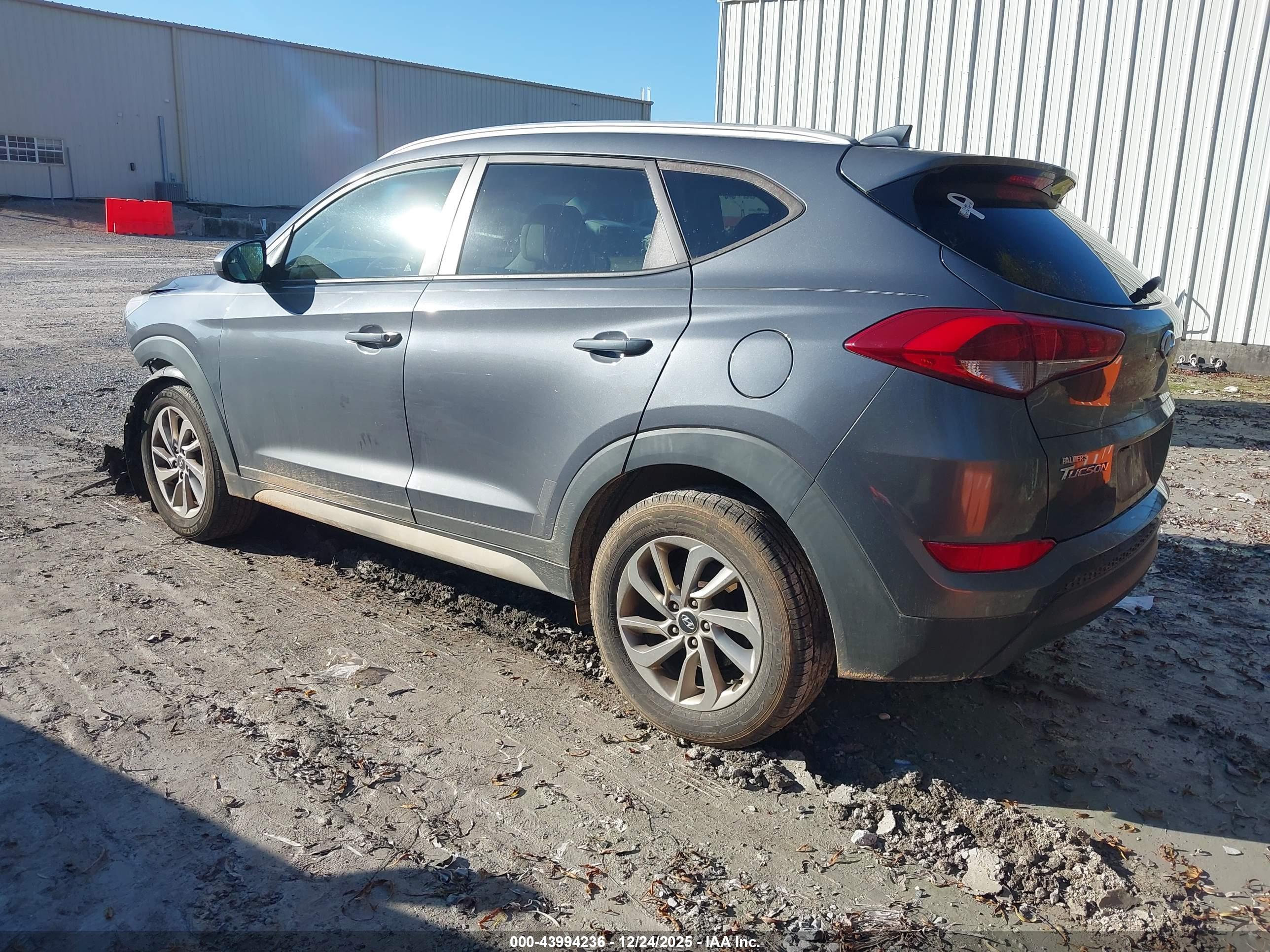 HYUNDAI TUCSON image 3