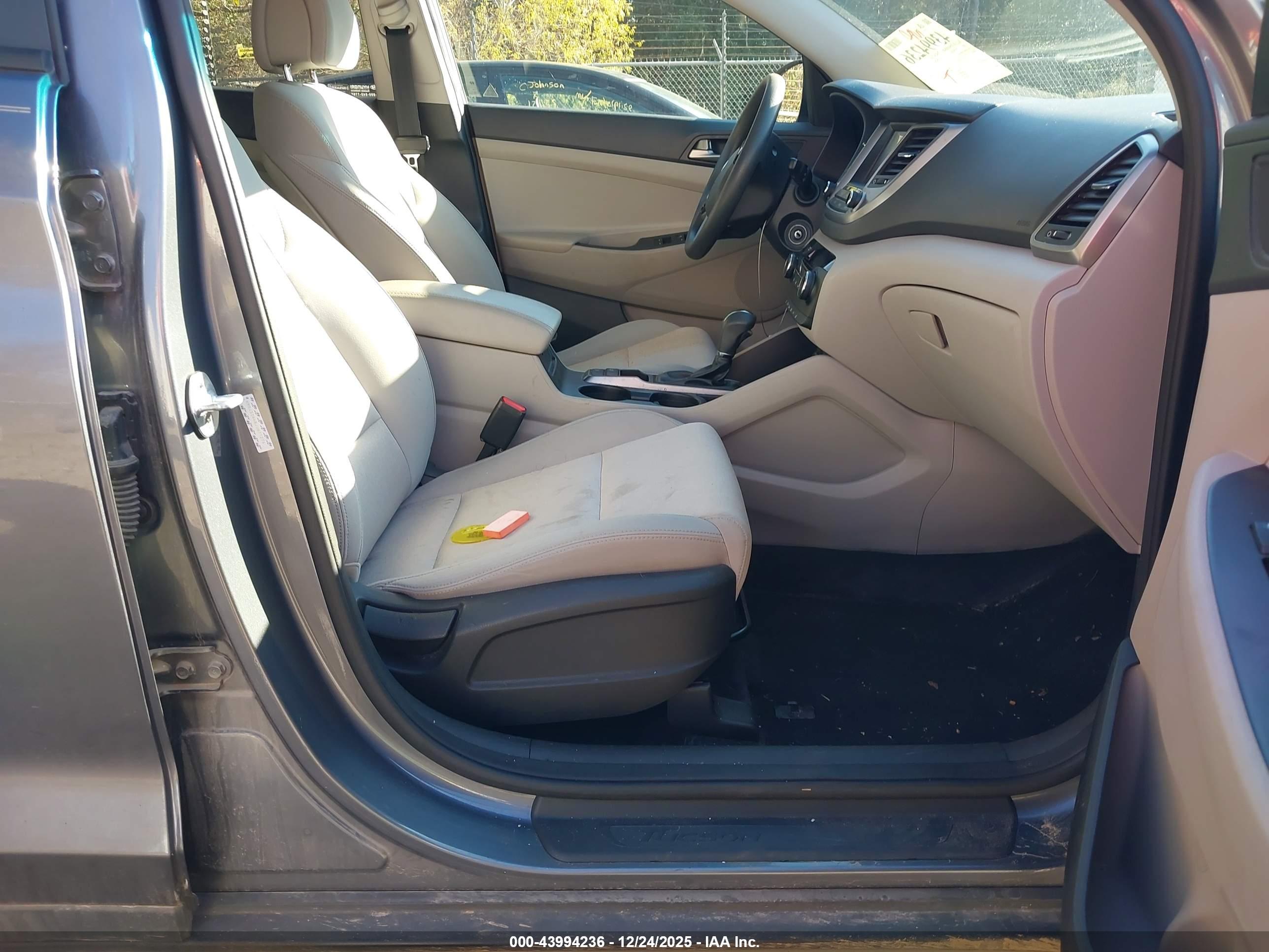 HYUNDAI TUCSON image 5