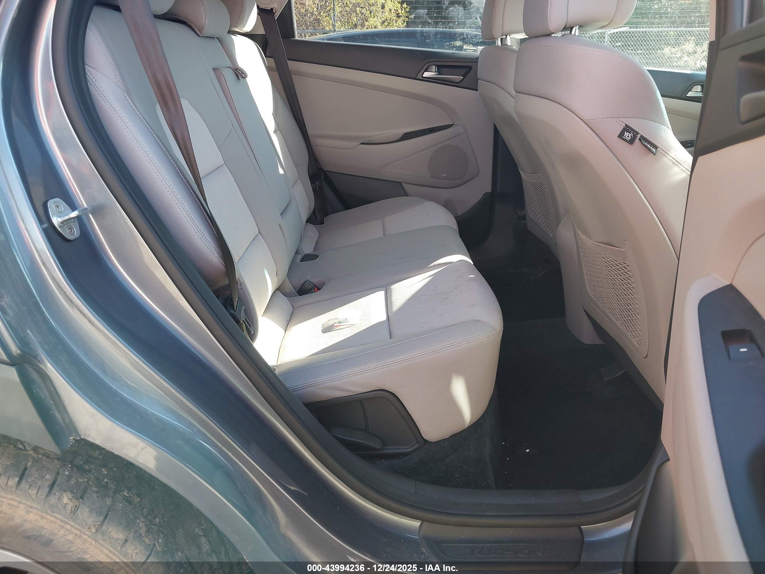 HYUNDAI TUCSON image 8