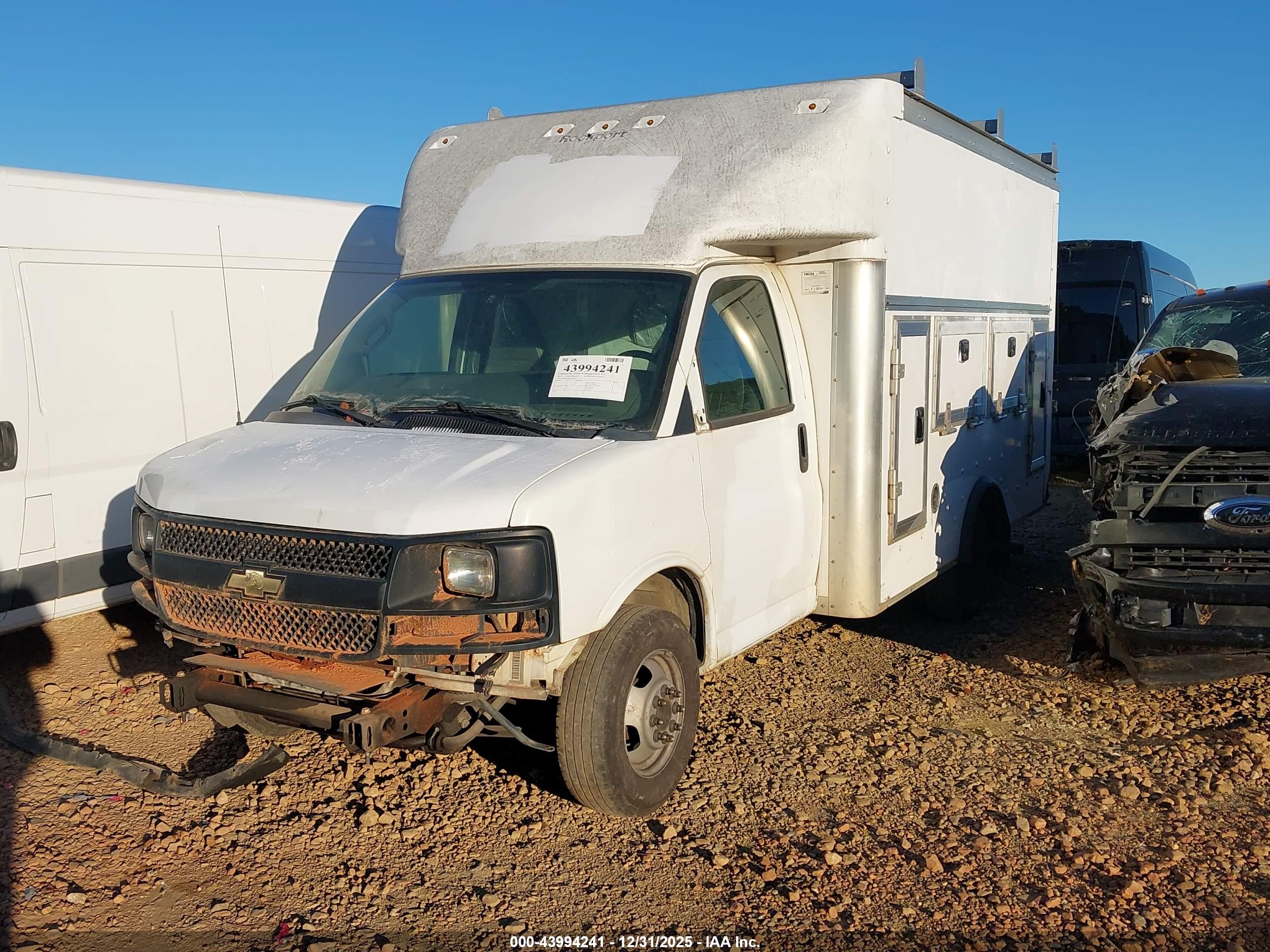CHEVROLET EXPRESS image 2
