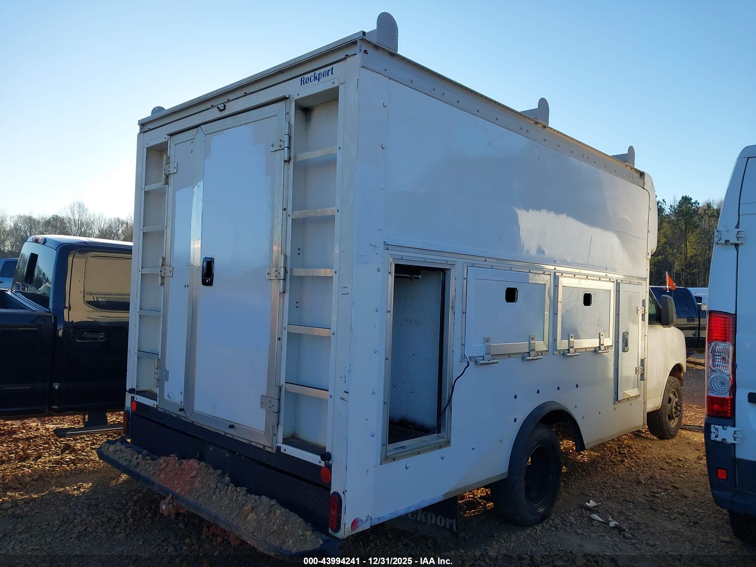 CHEVROLET EXPRESS image 4