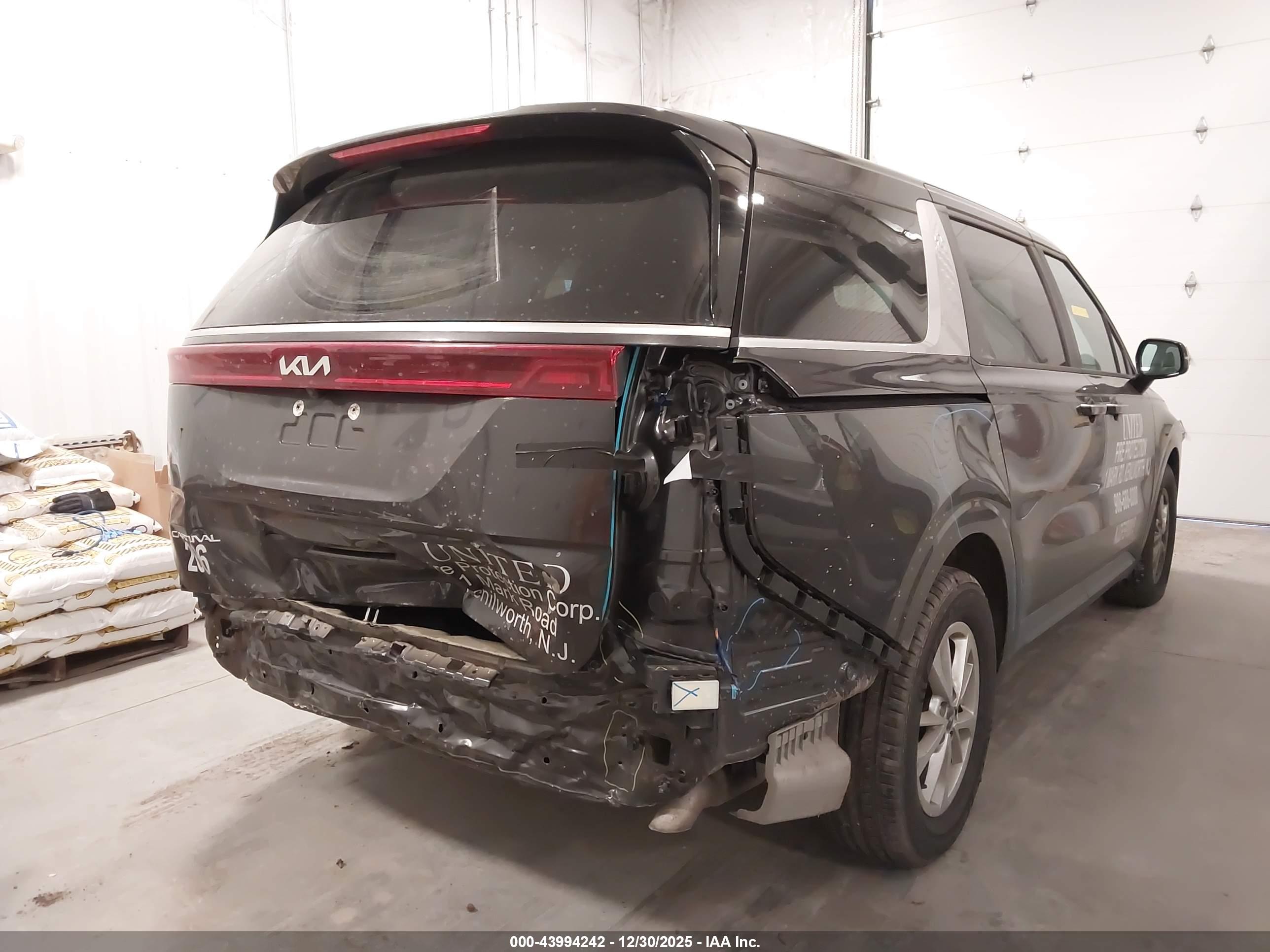 KIA CARNIVAL image 4