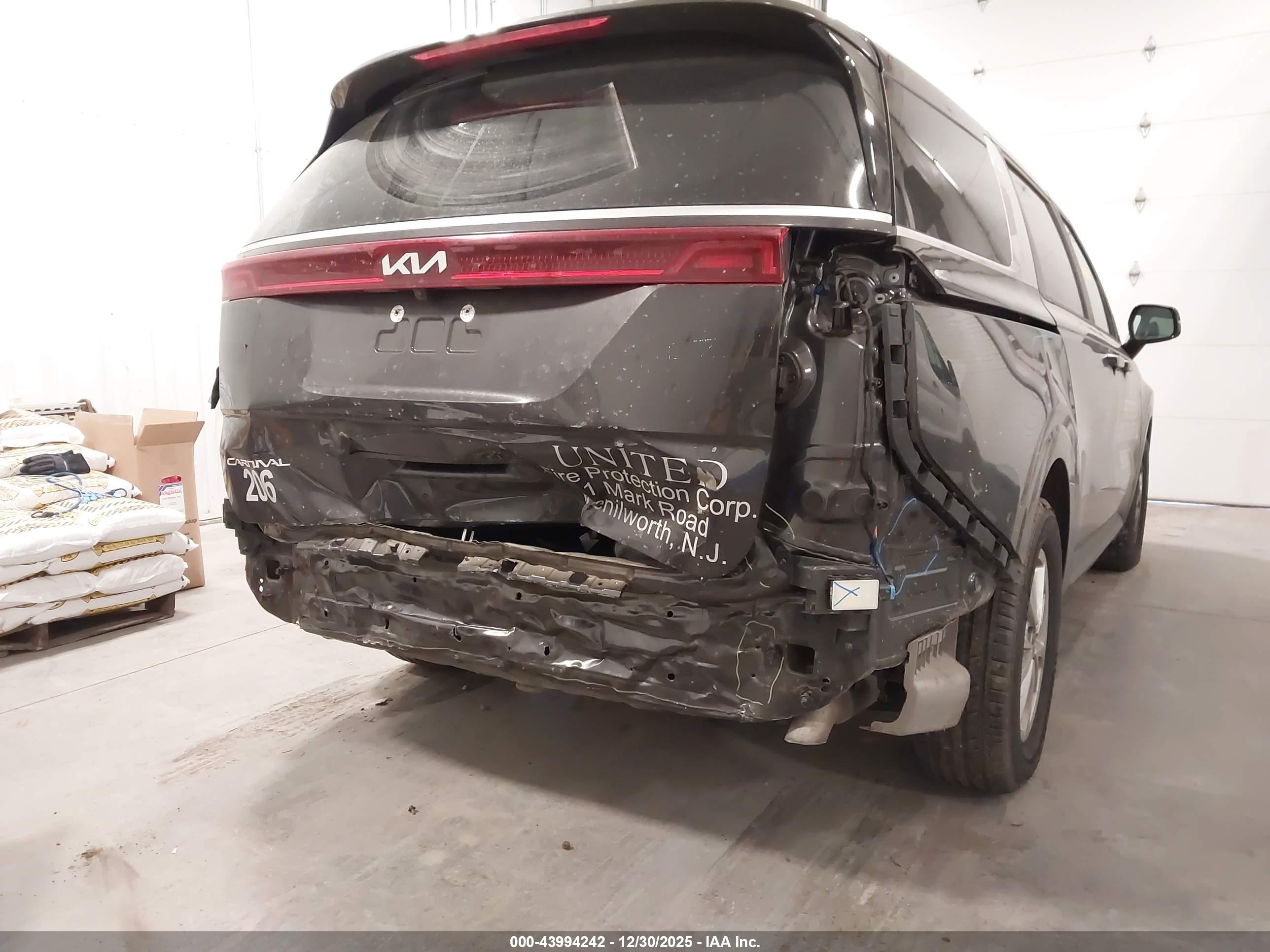 KIA CARNIVAL image 6