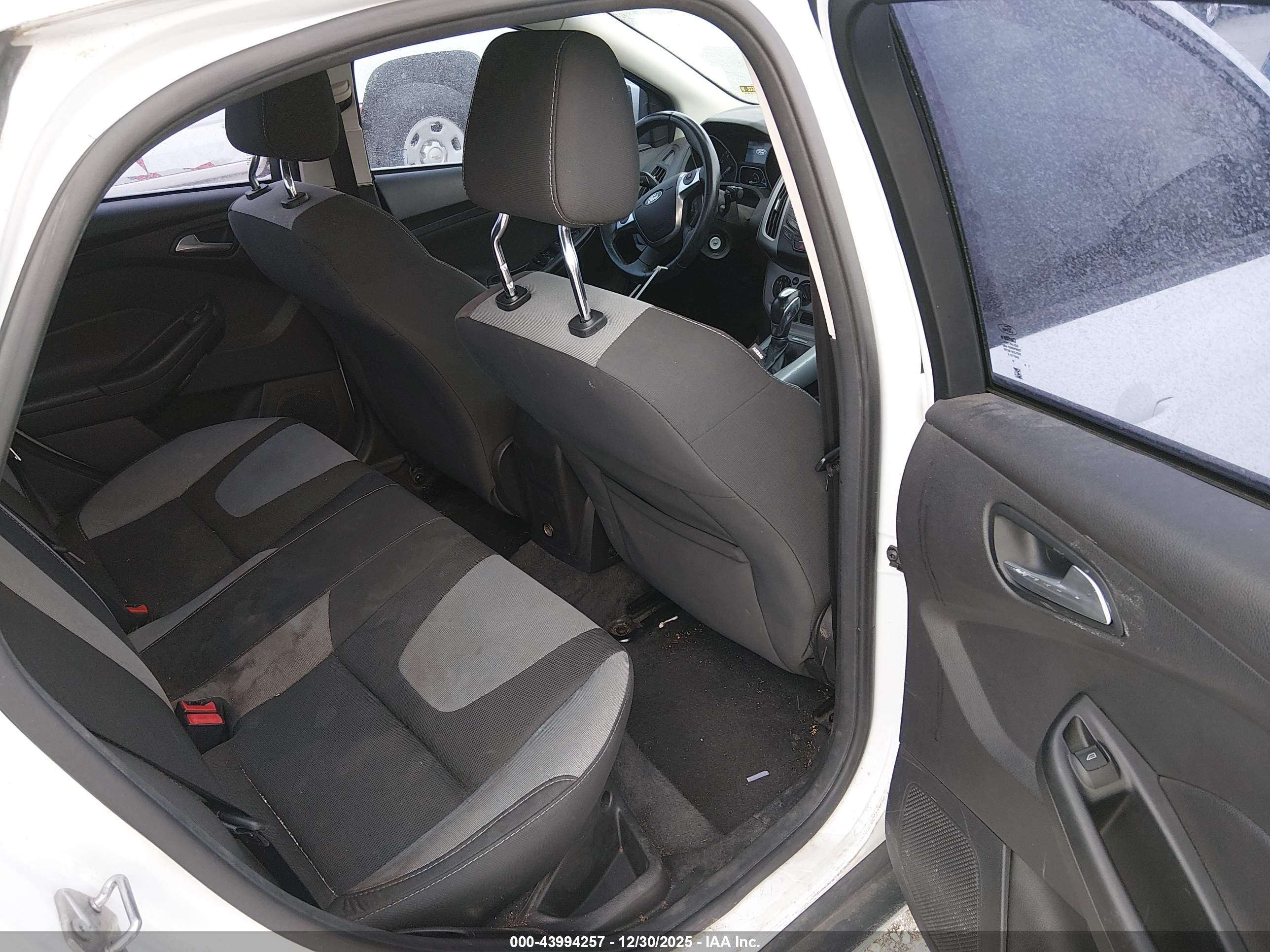 FORD FOCUS image 8