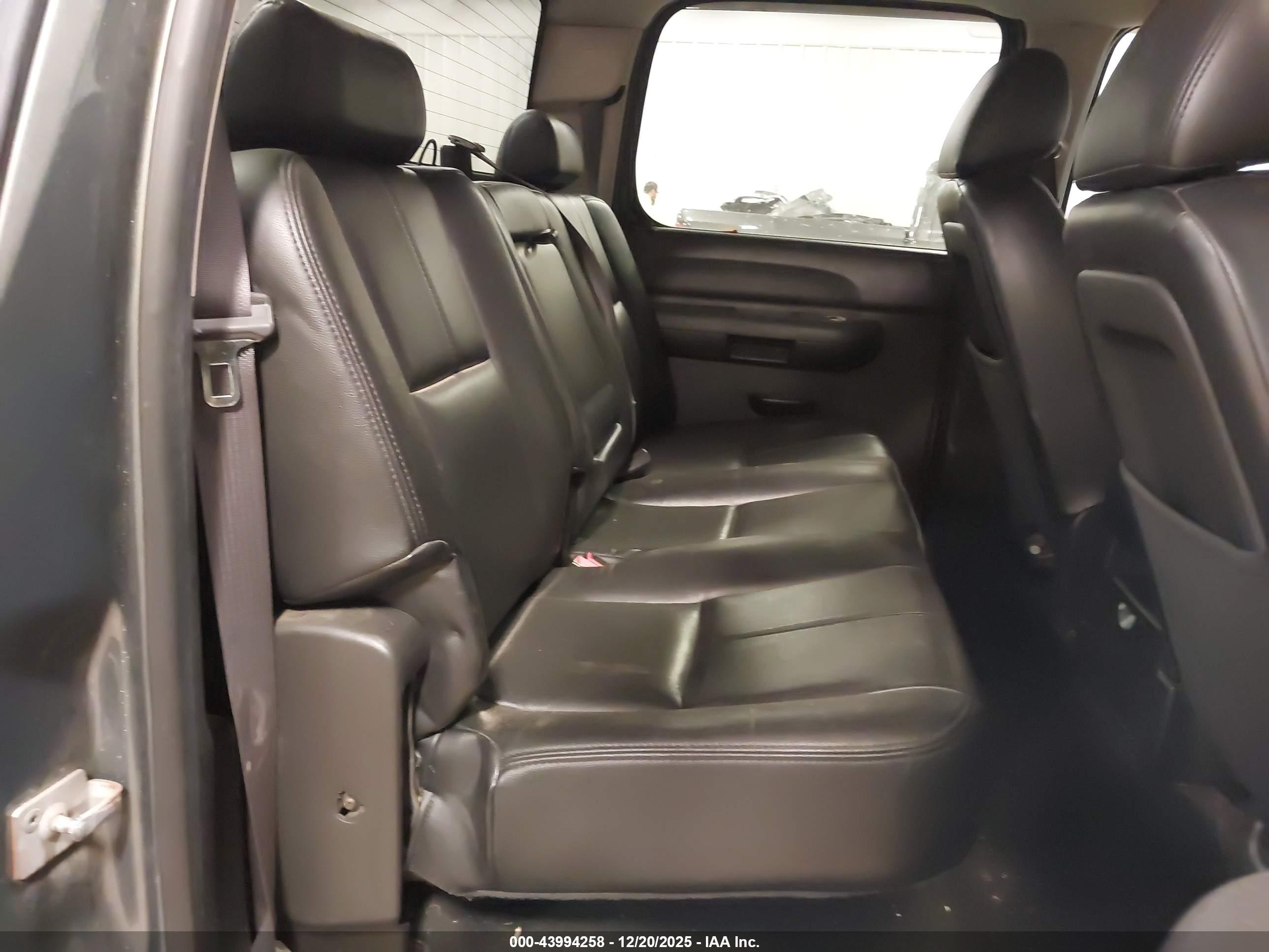 CHEVROLET SILVERADO image 8