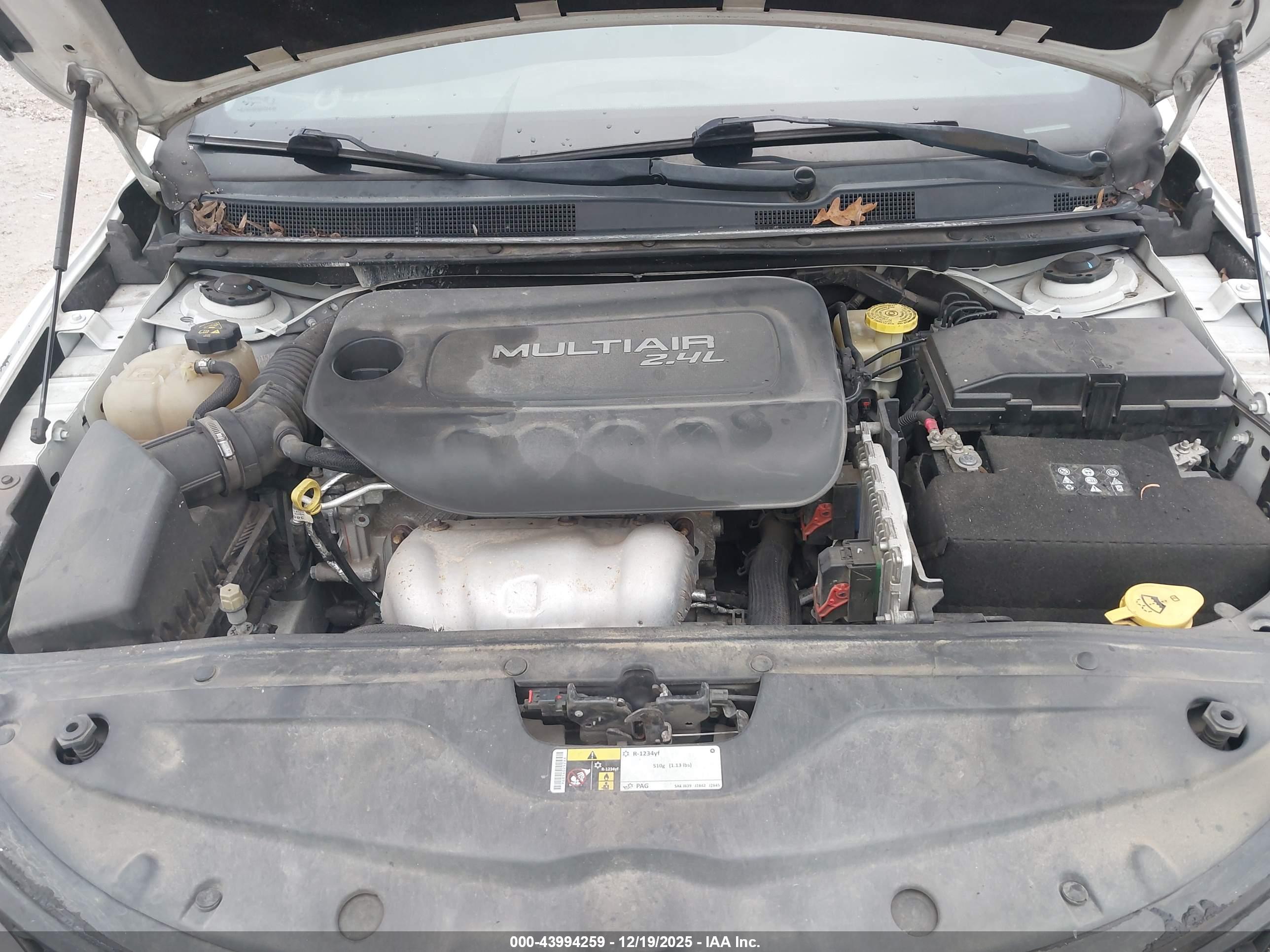 CHRYSLER 200 image 10