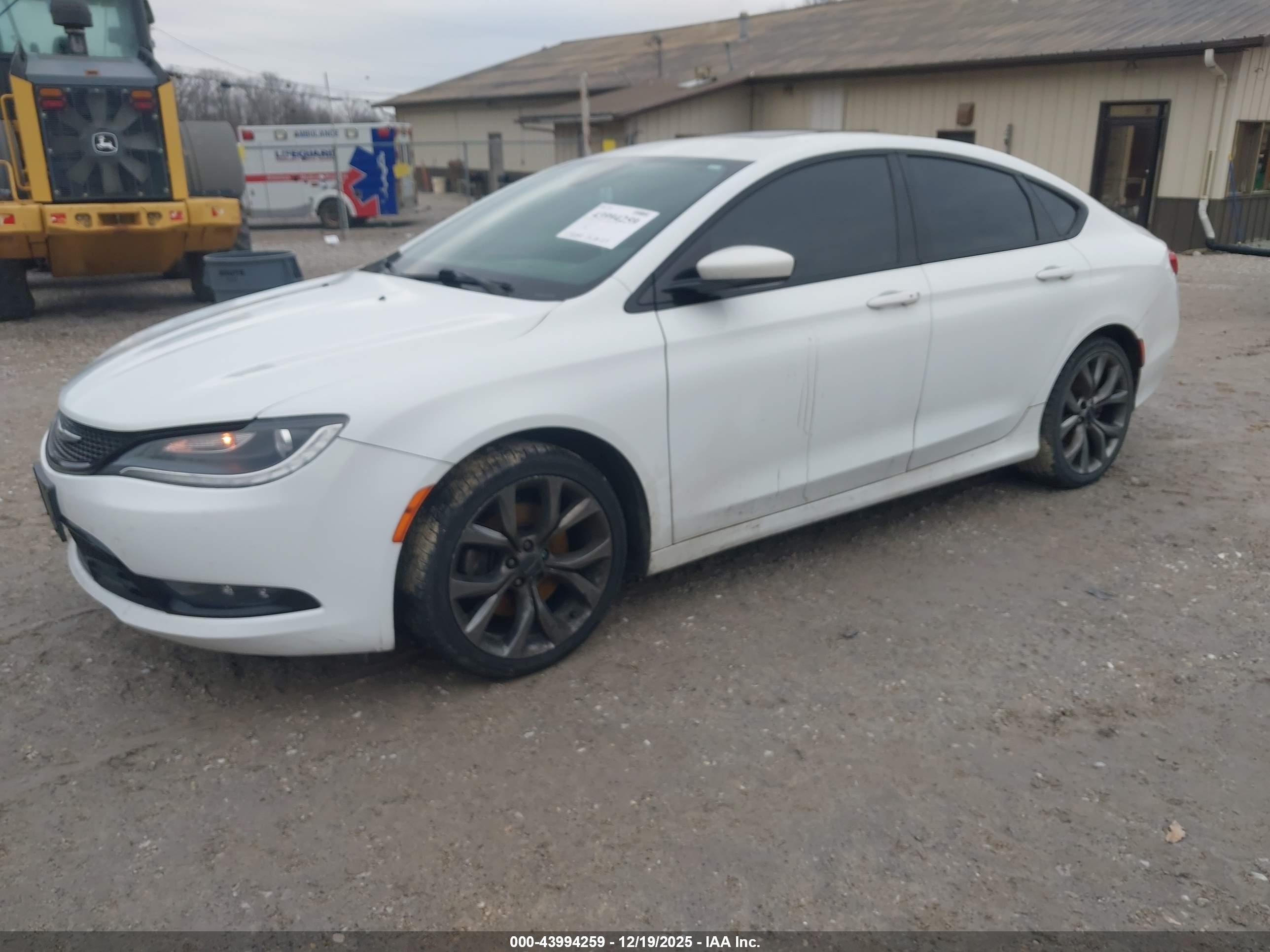 CHRYSLER 200 image 2
