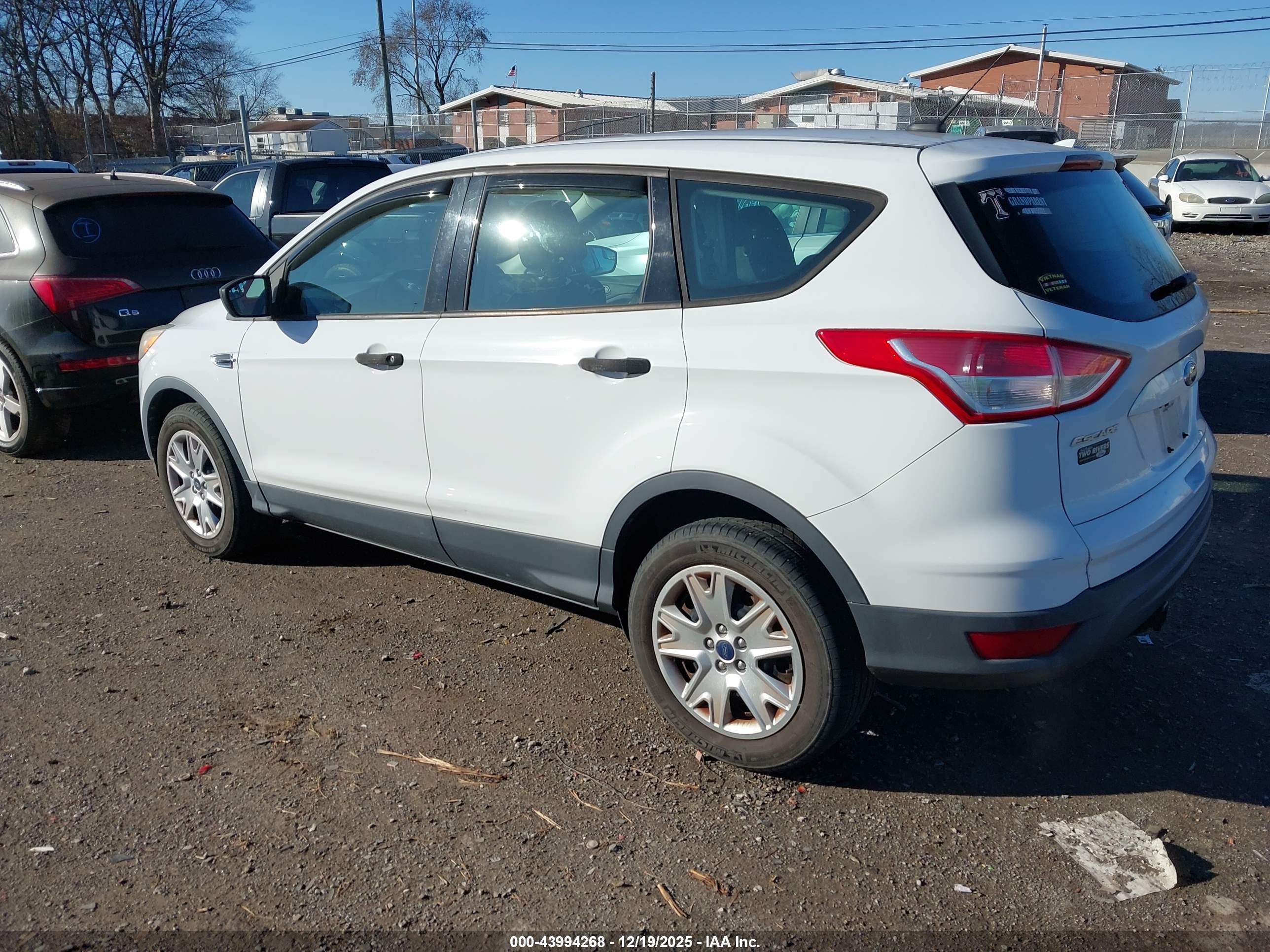 FORD ESCAPE image 3