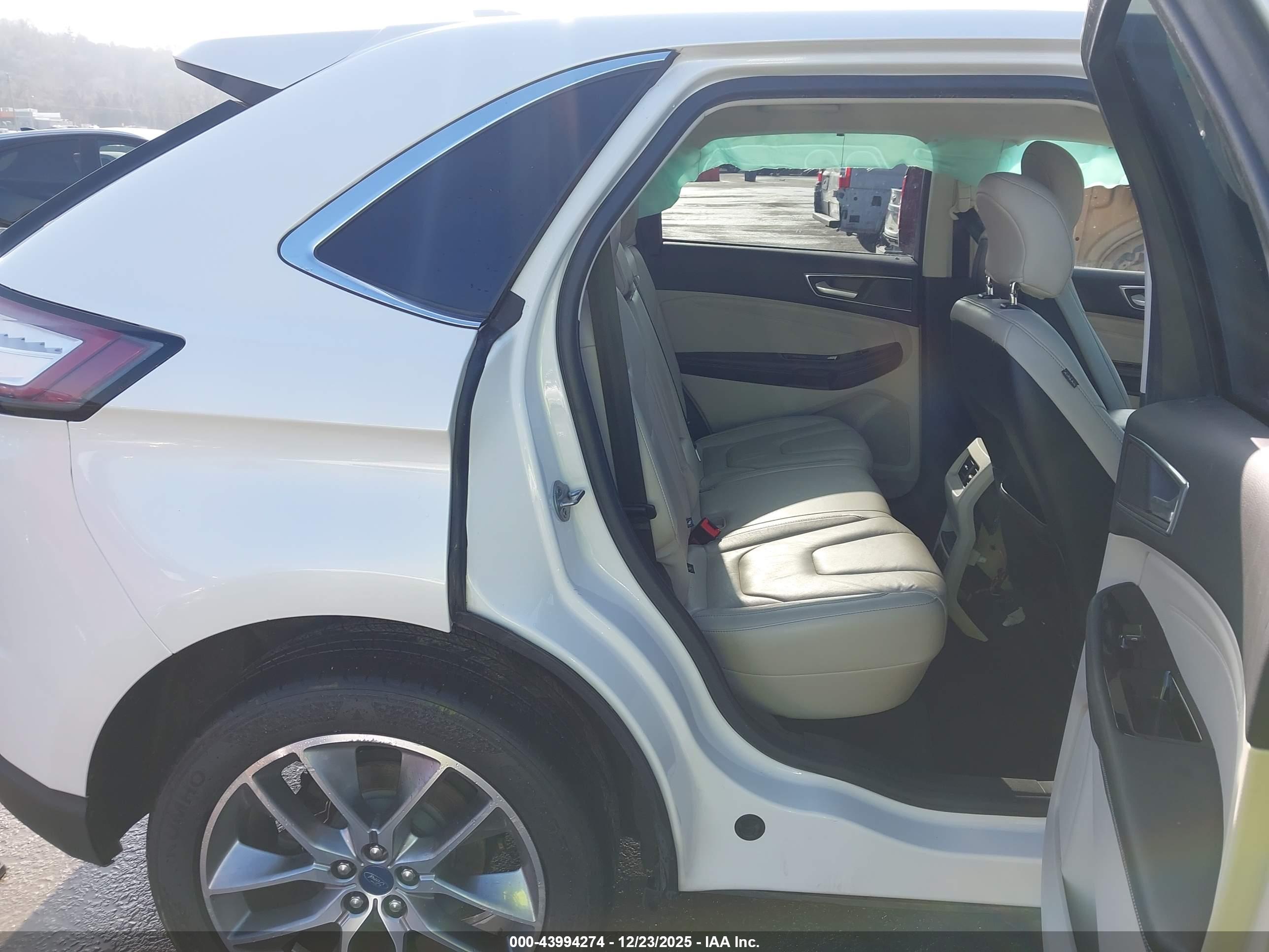 FORD EDGE image 8