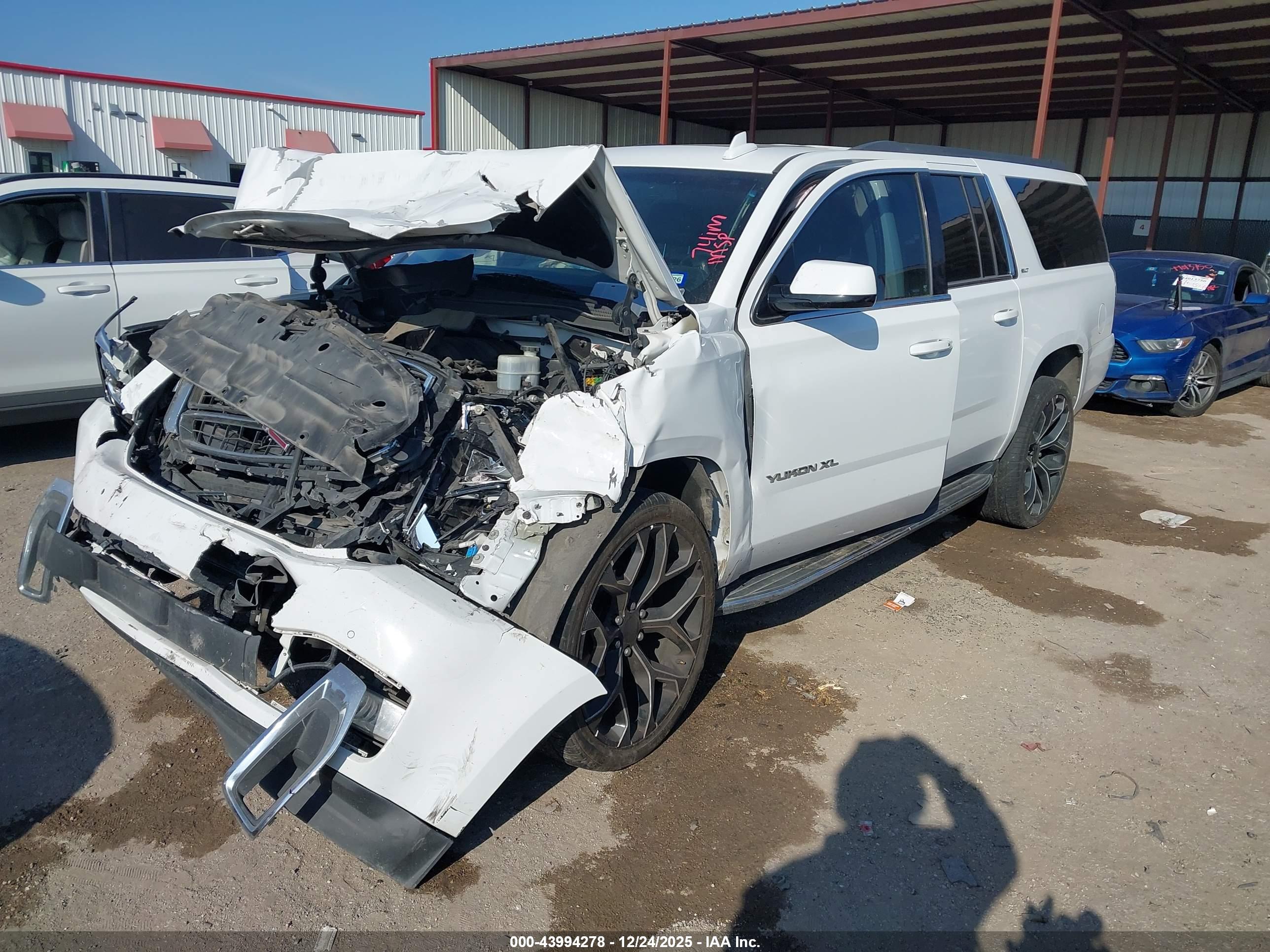 GMC YUKON image 2