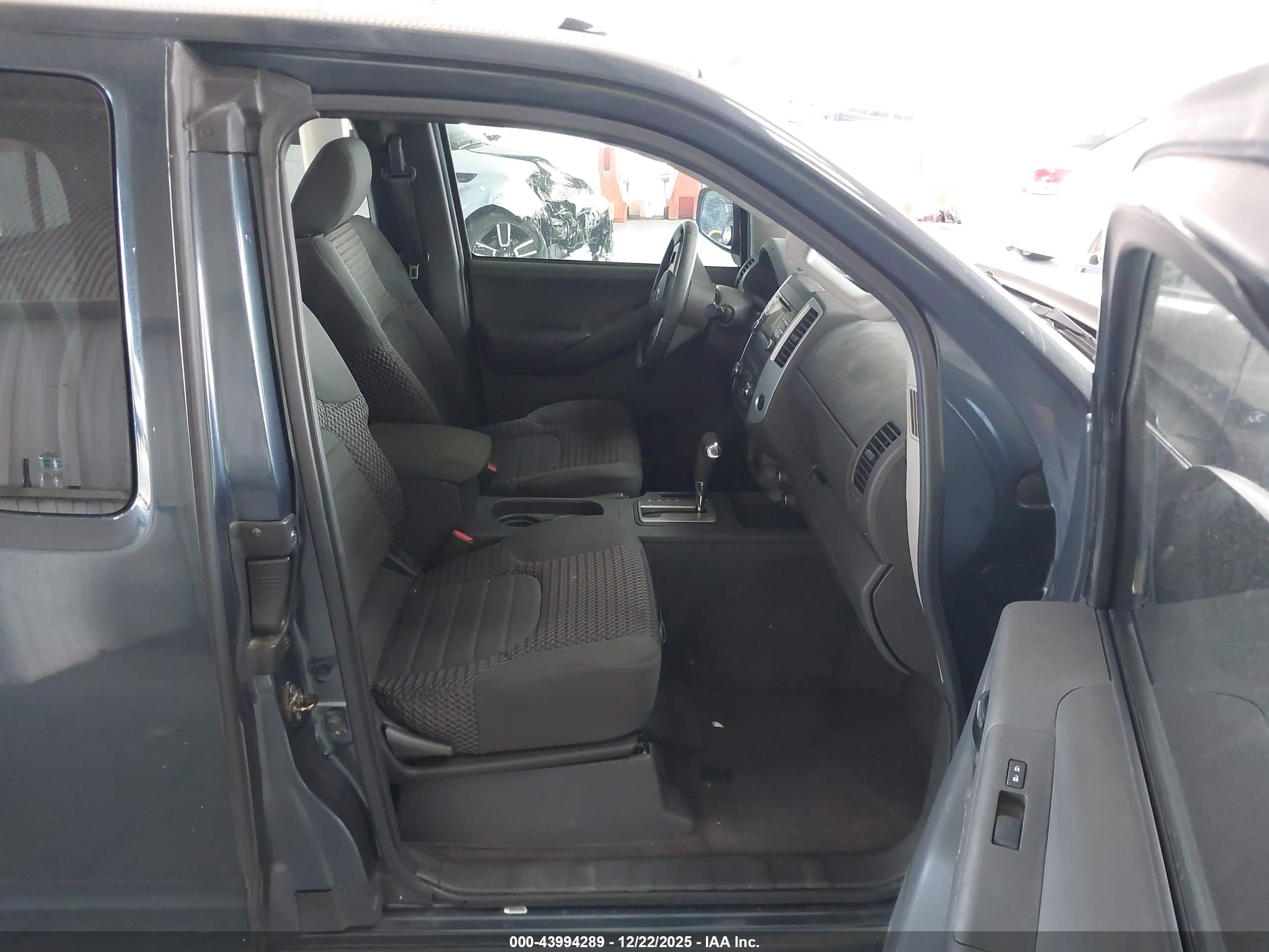 NISSAN FRONTIER image 5