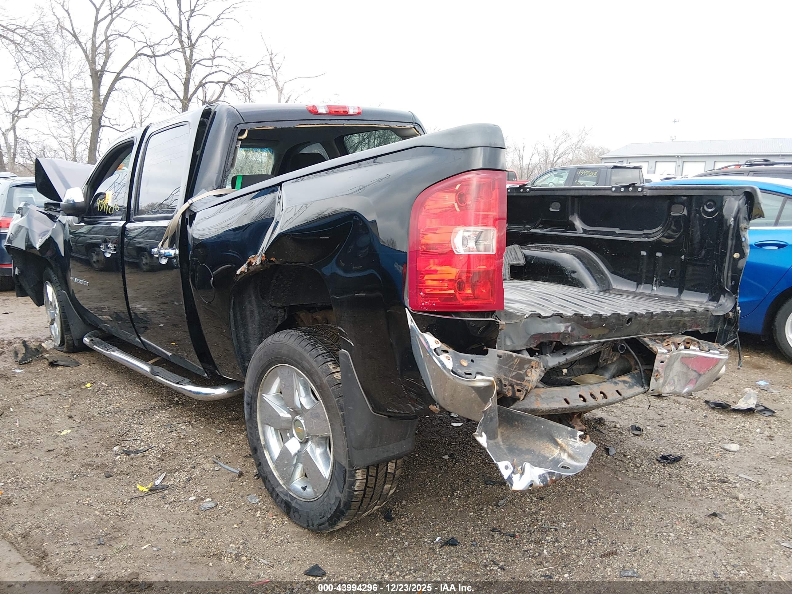 CHEVROLET SILVERADO image 3