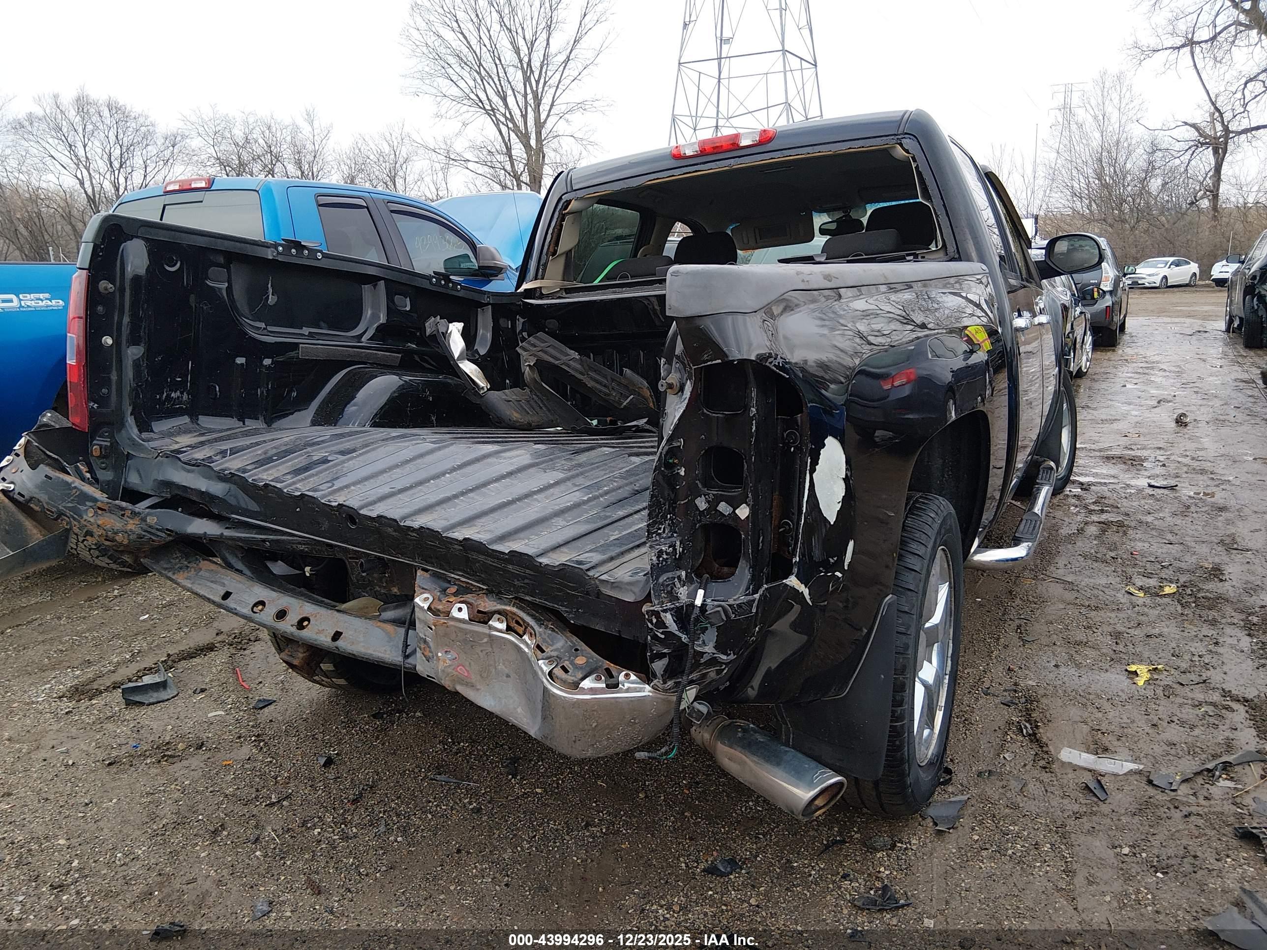 CHEVROLET SILVERADO image 4