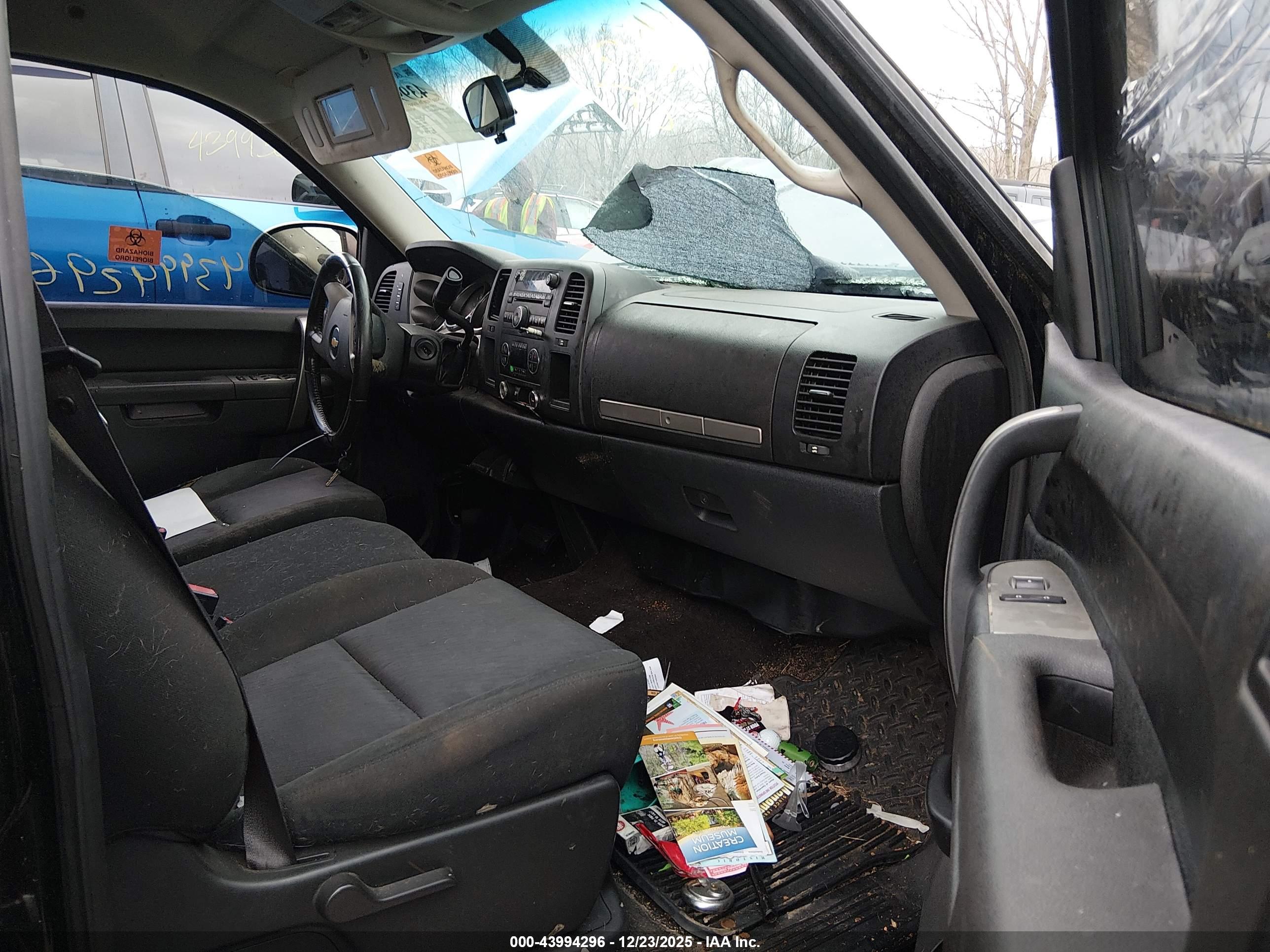 CHEVROLET SILVERADO image 5